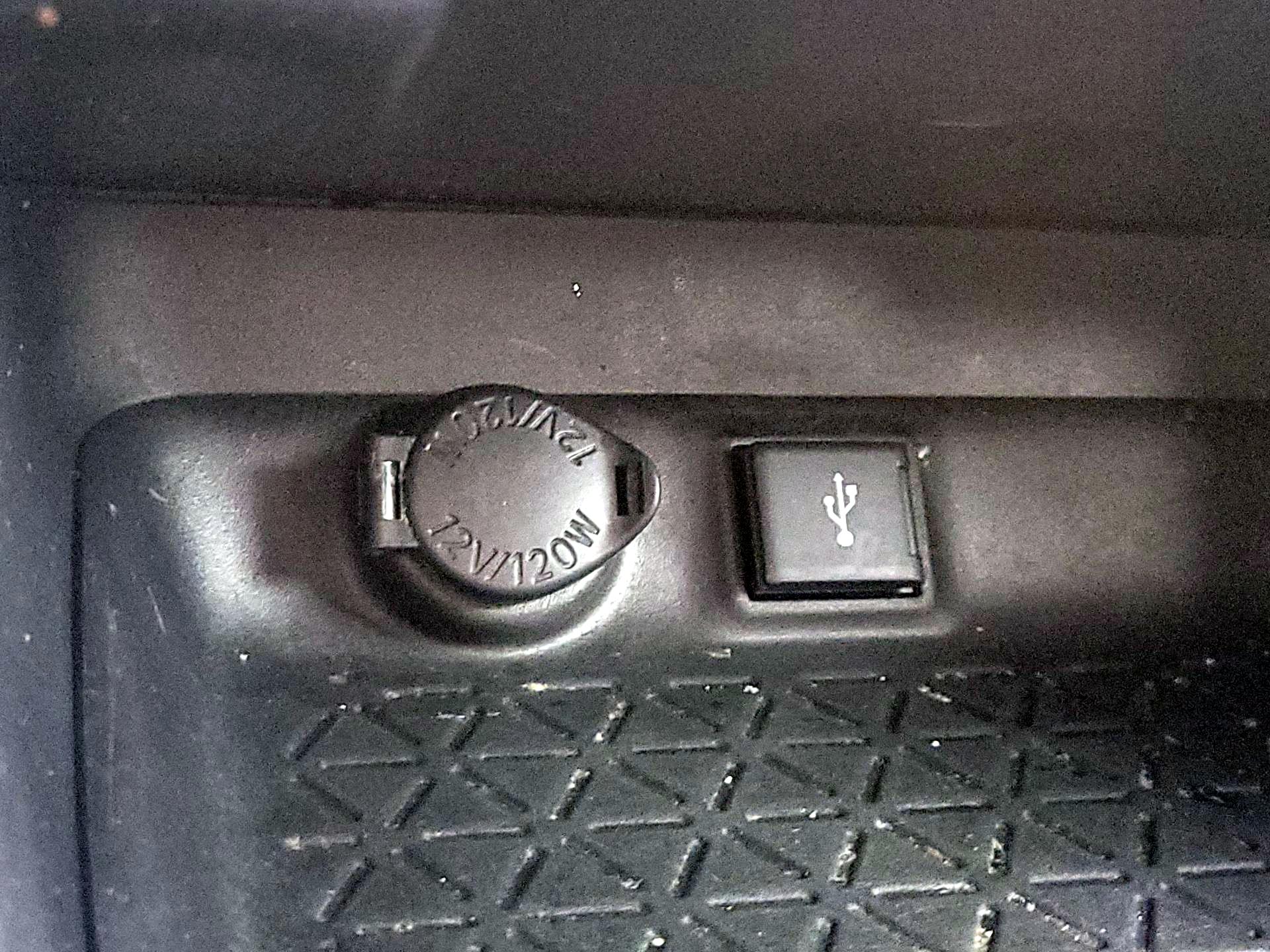 Thumbnail: 2020 Toyota RAV4 - 19