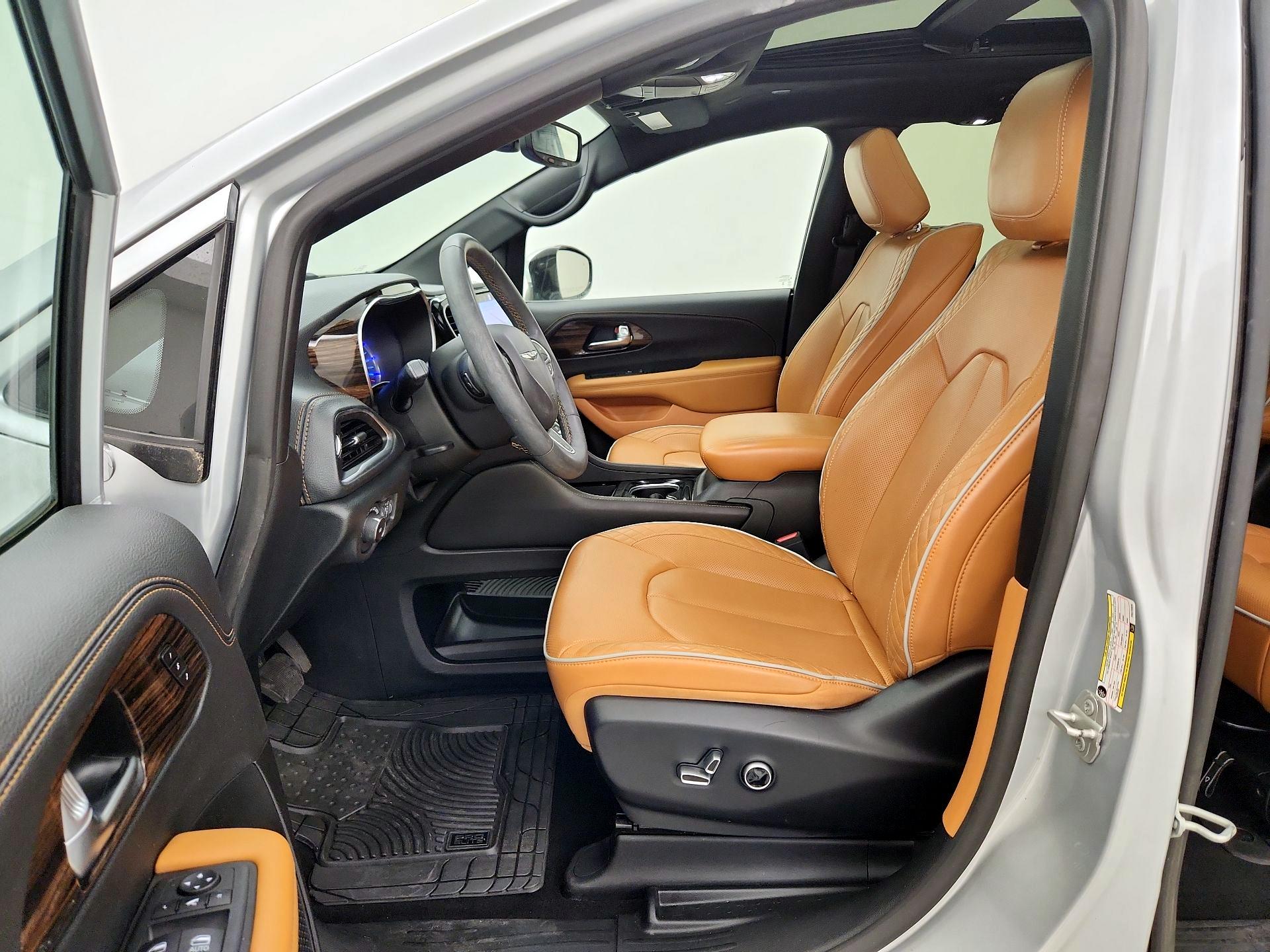 Thumbnail: 2023 Chrysler Pacifica - 11
