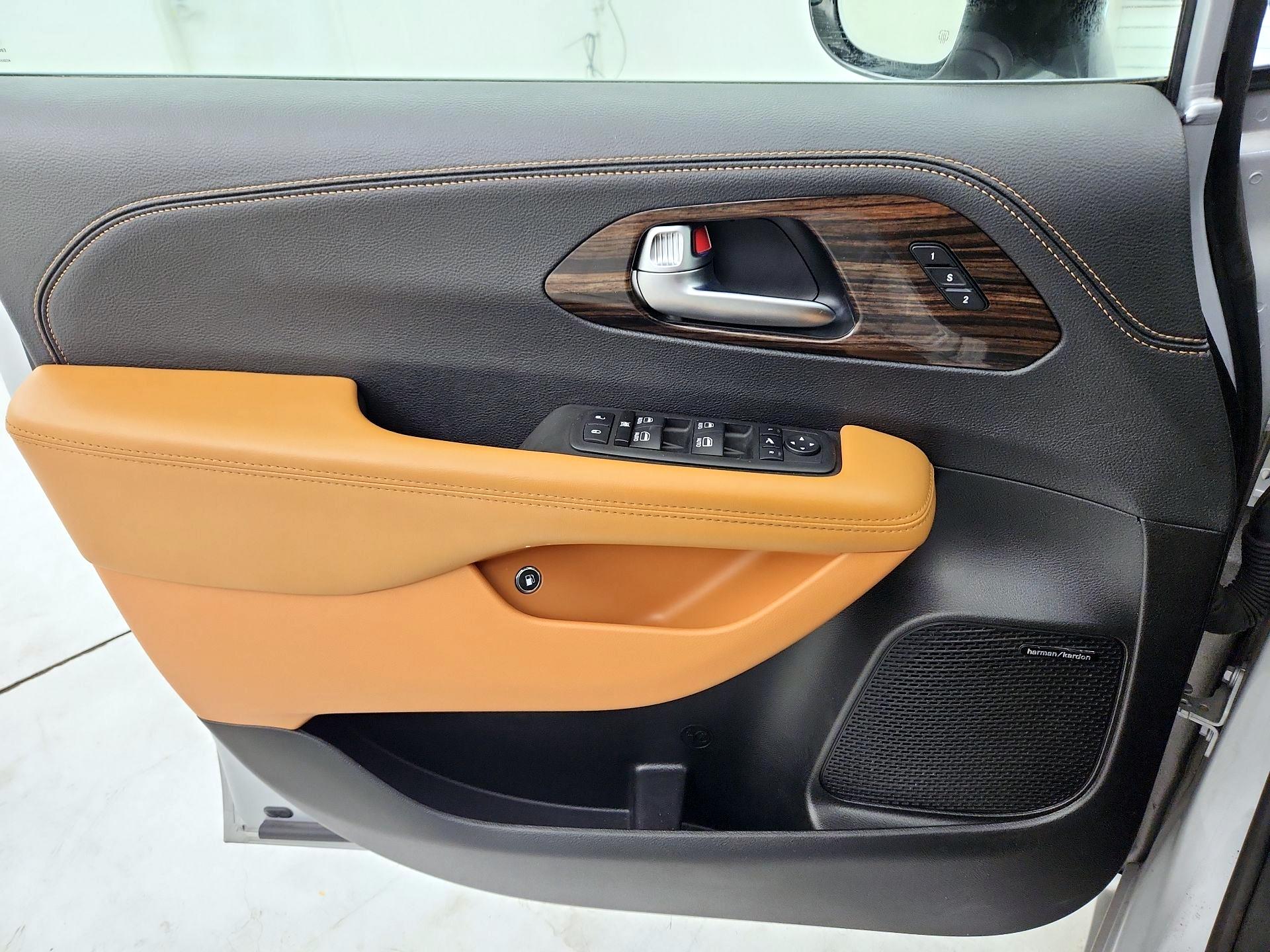 Thumbnail: 2023 Chrysler Pacifica - 12
