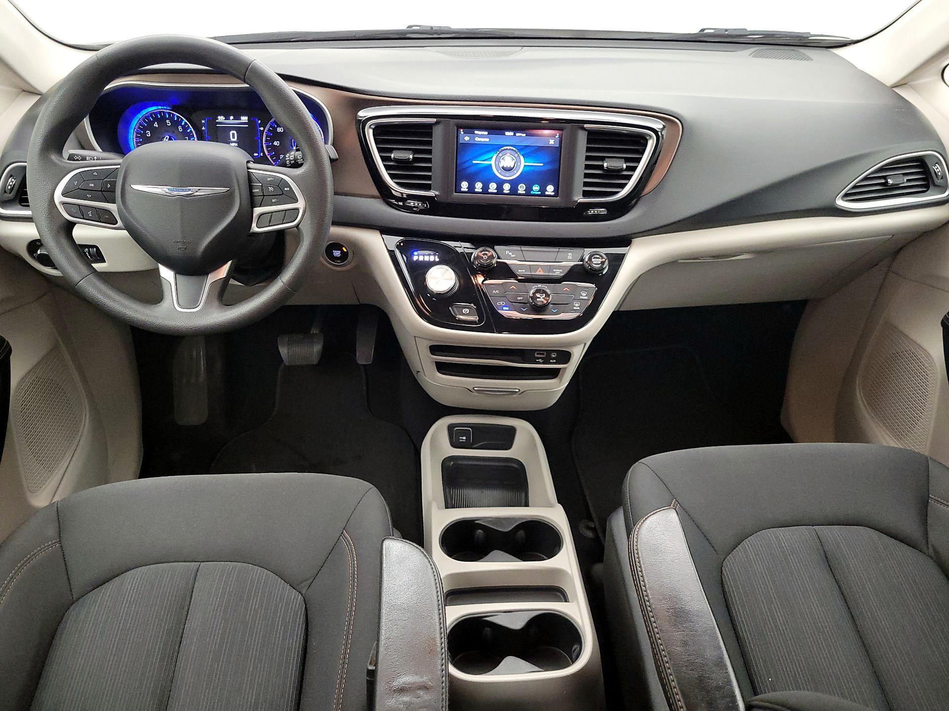 Thumbnail: 2018 Chrysler Pacifica - 9