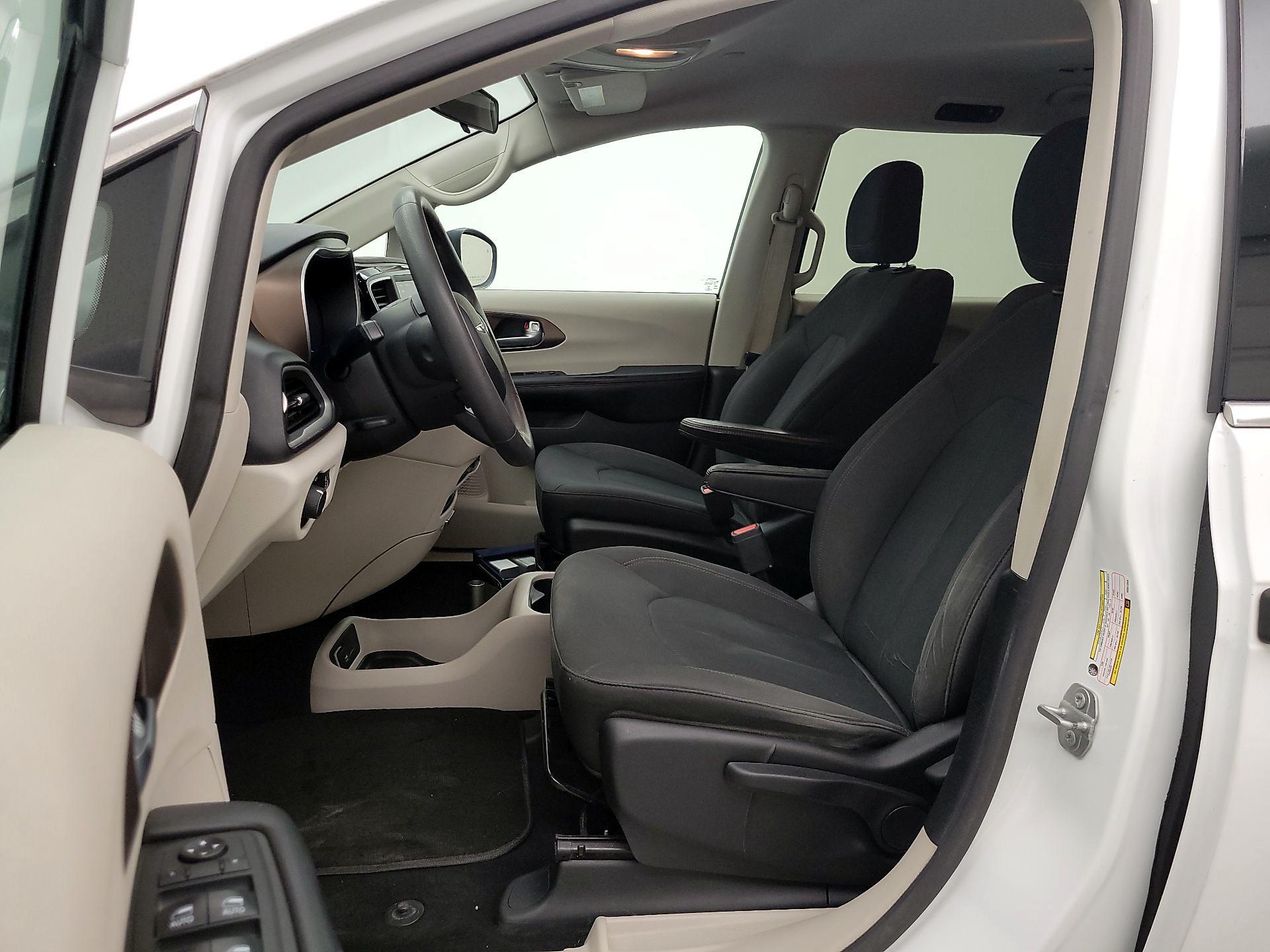 Thumbnail: 2018 Chrysler Pacifica - 11