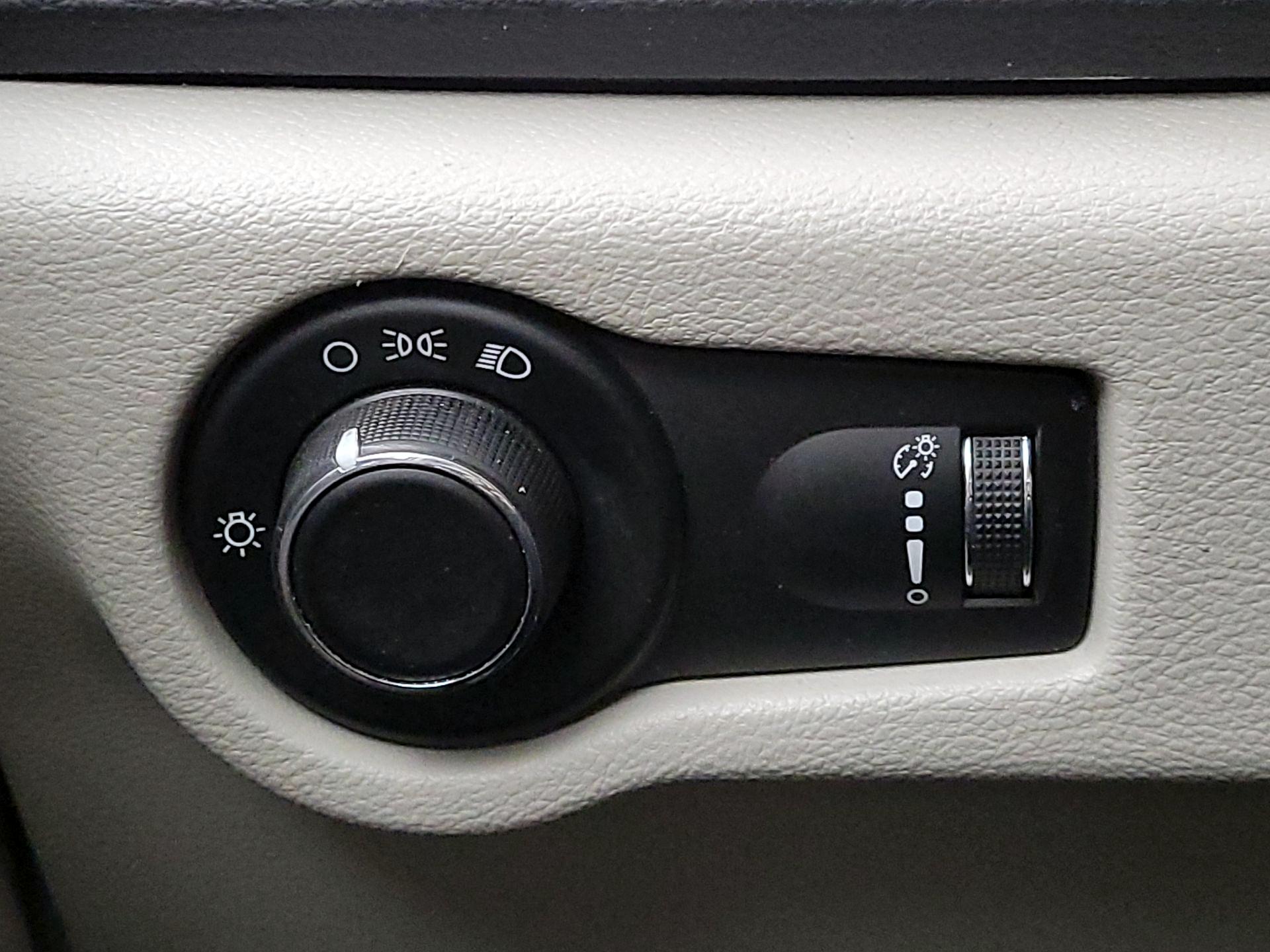 Thumbnail: 2018 Chrysler Pacifica - 13