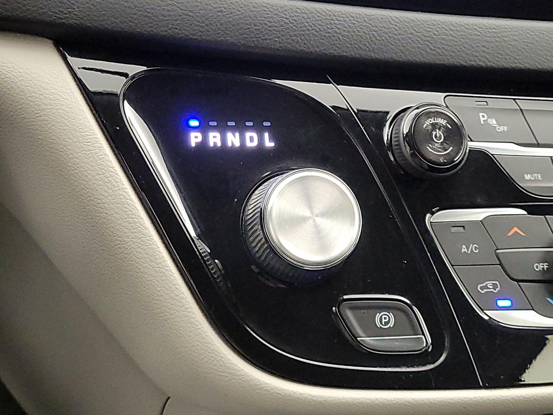 Thumbnail: 2018 Chrysler Pacifica - 17