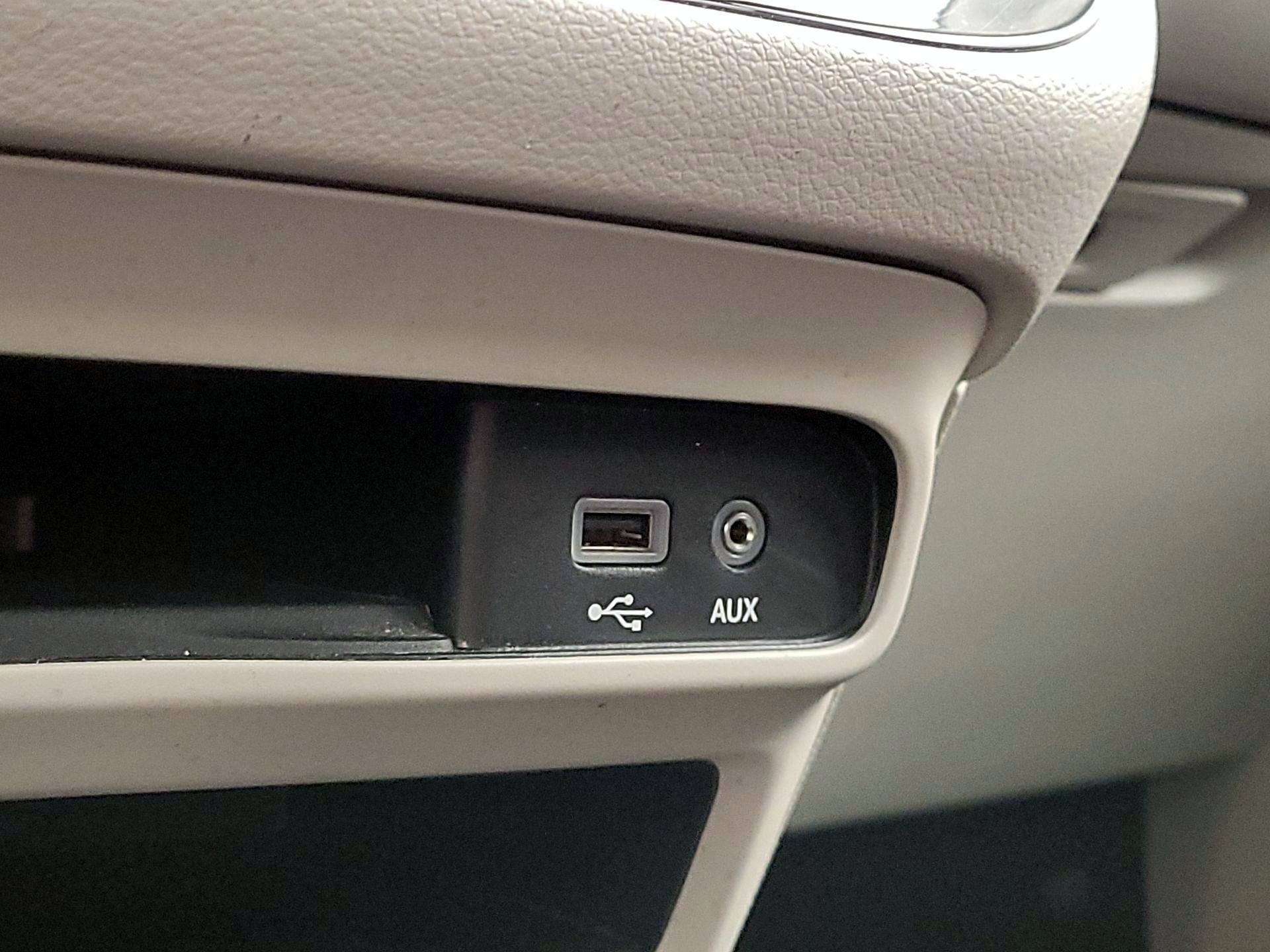 Thumbnail: 2018 Chrysler Pacifica - 18