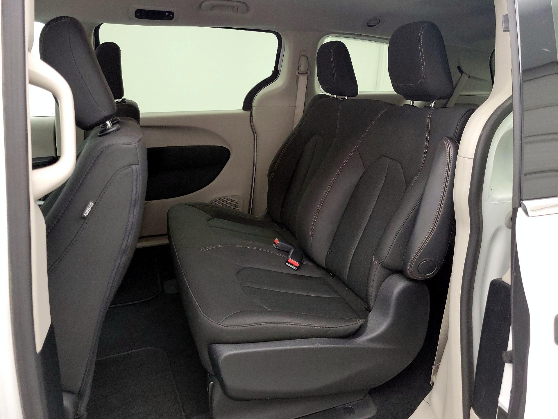 Thumbnail: 2018 Chrysler Pacifica - 19