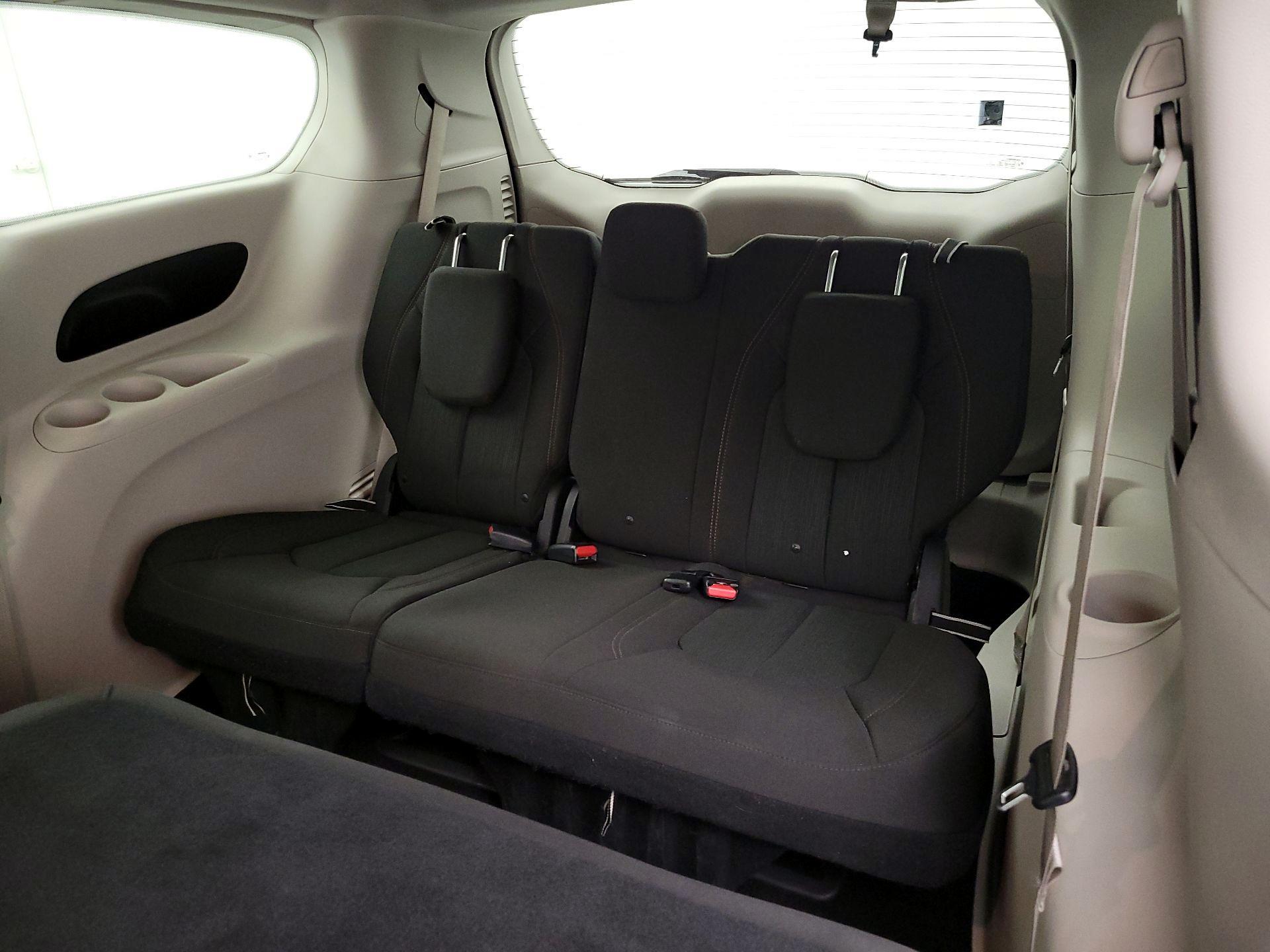 Thumbnail: 2018 Chrysler Pacifica - 20