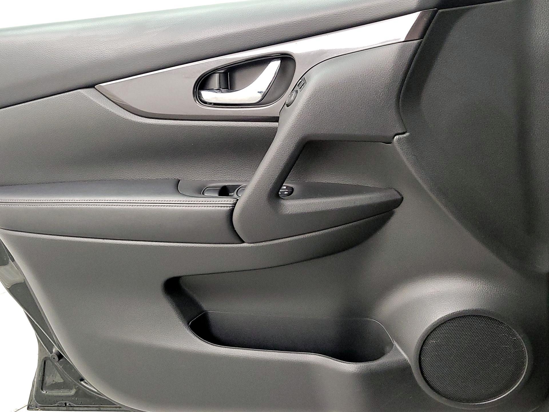 Thumbnail: 2018 Nissan Rogue - 12