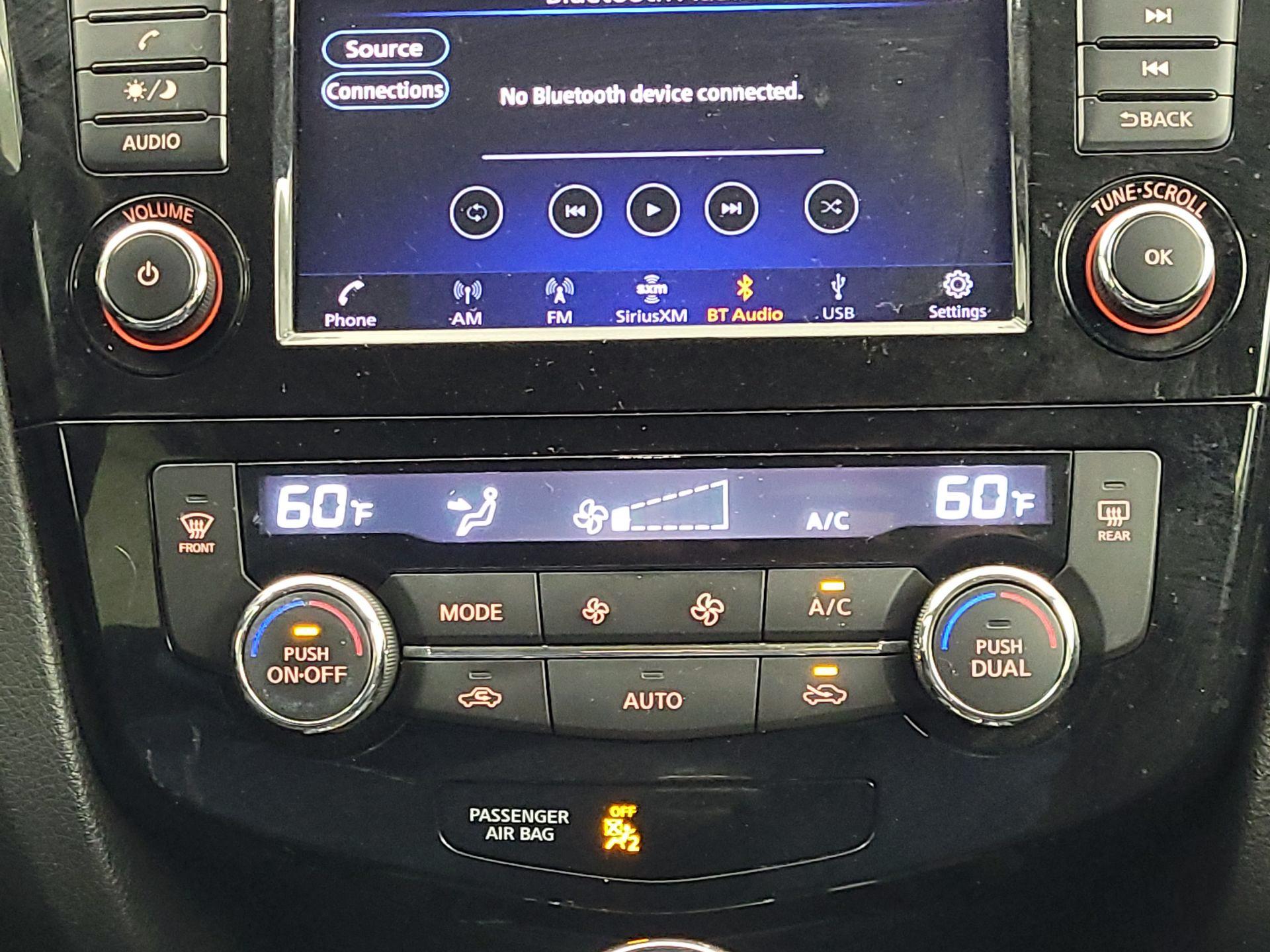 Thumbnail: 2018 Nissan Rogue - 16