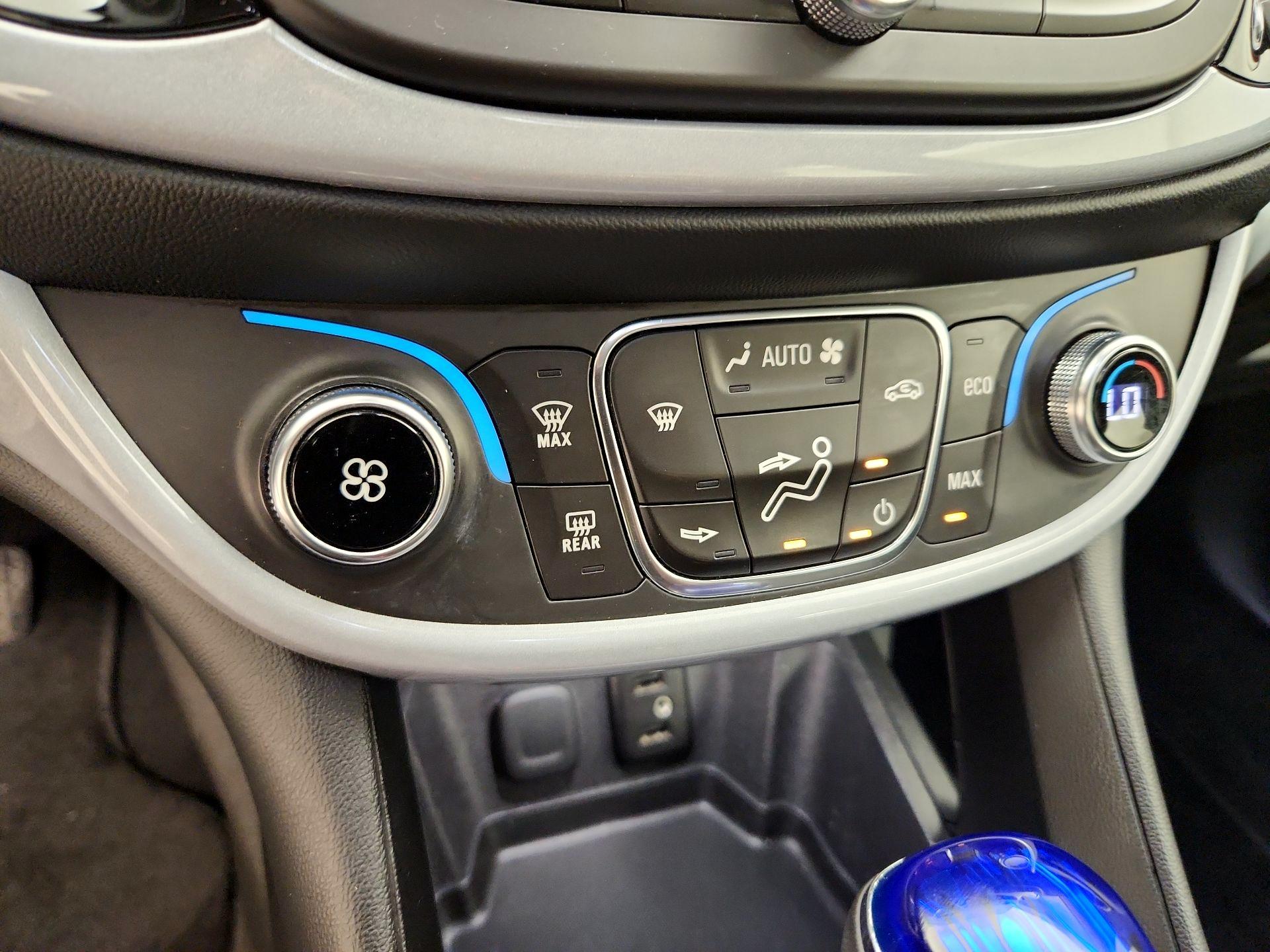 Thumbnail: 2017 Chevrolet Volt - 16