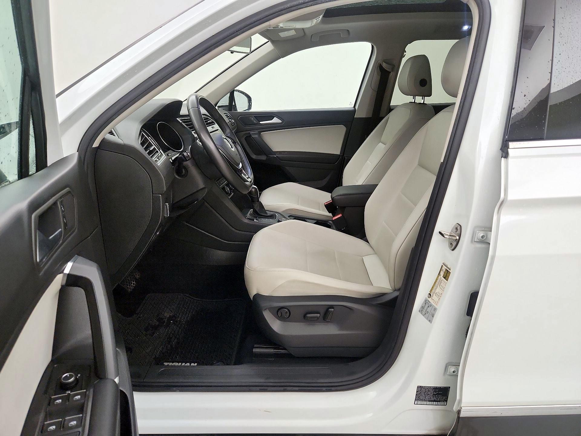 Thumbnail: 2020 Volkswagen Tiguan - 11