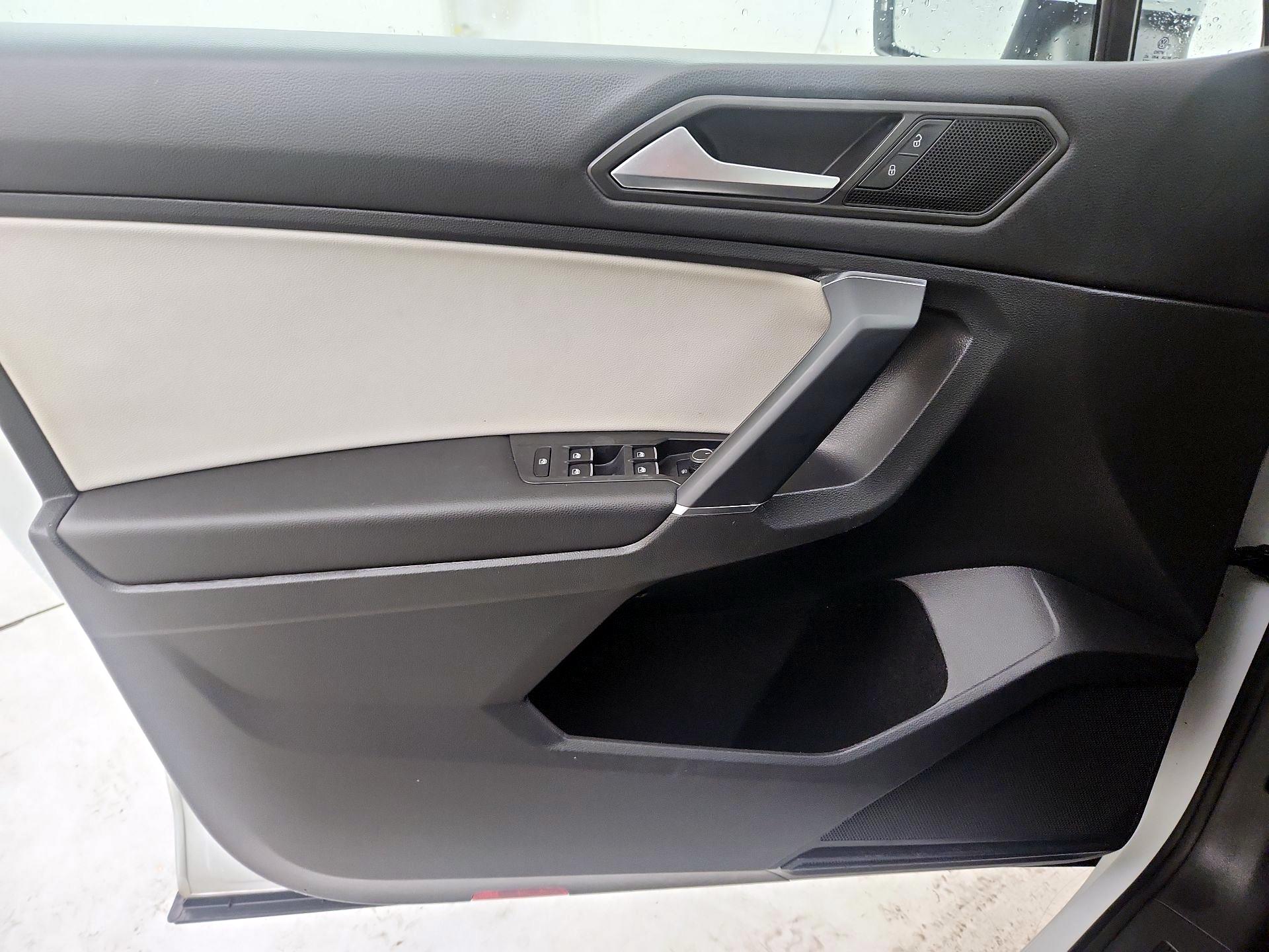 Thumbnail: 2020 Volkswagen Tiguan - 12