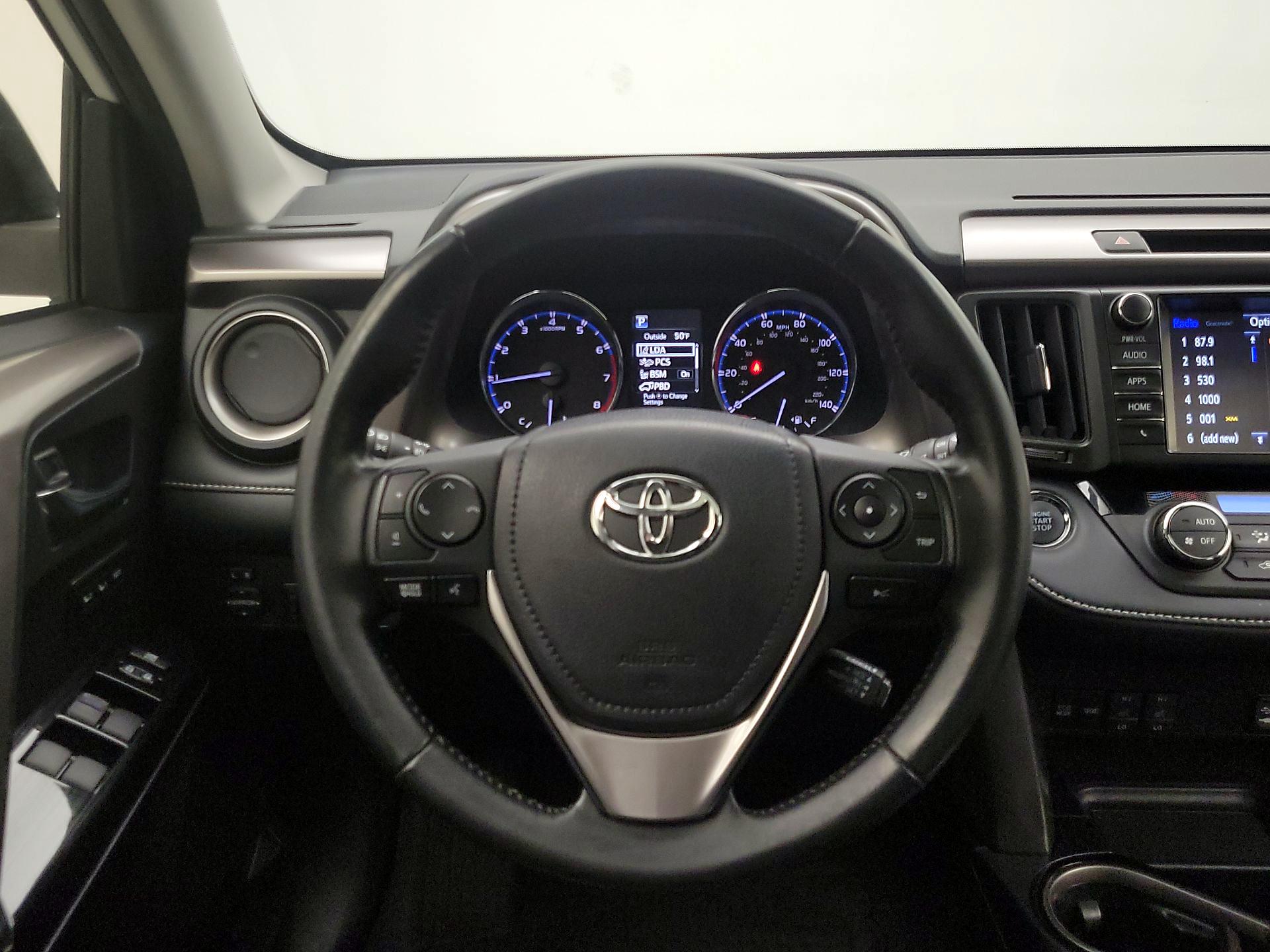 Thumbnail: 2018 Toyota RAV4 - 10