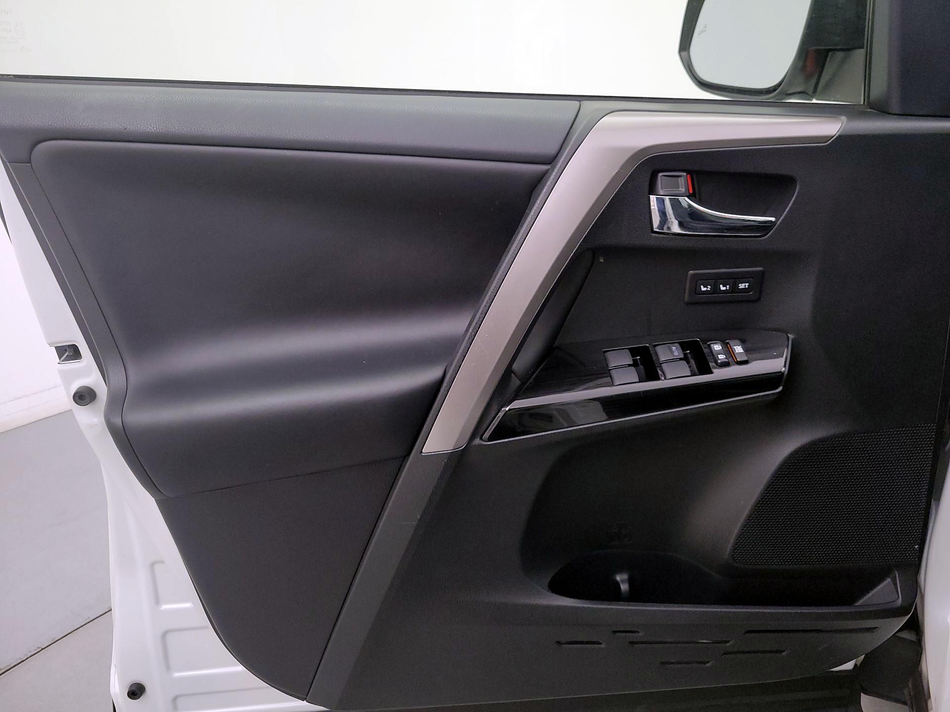 Thumbnail: 2018 Toyota RAV4 - 12