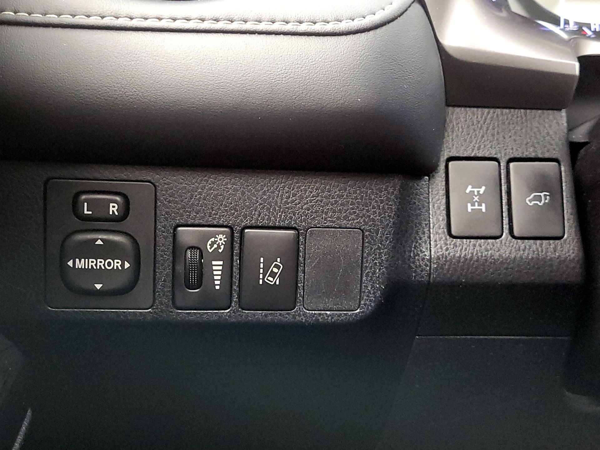 Thumbnail: 2018 Toyota RAV4 - 13