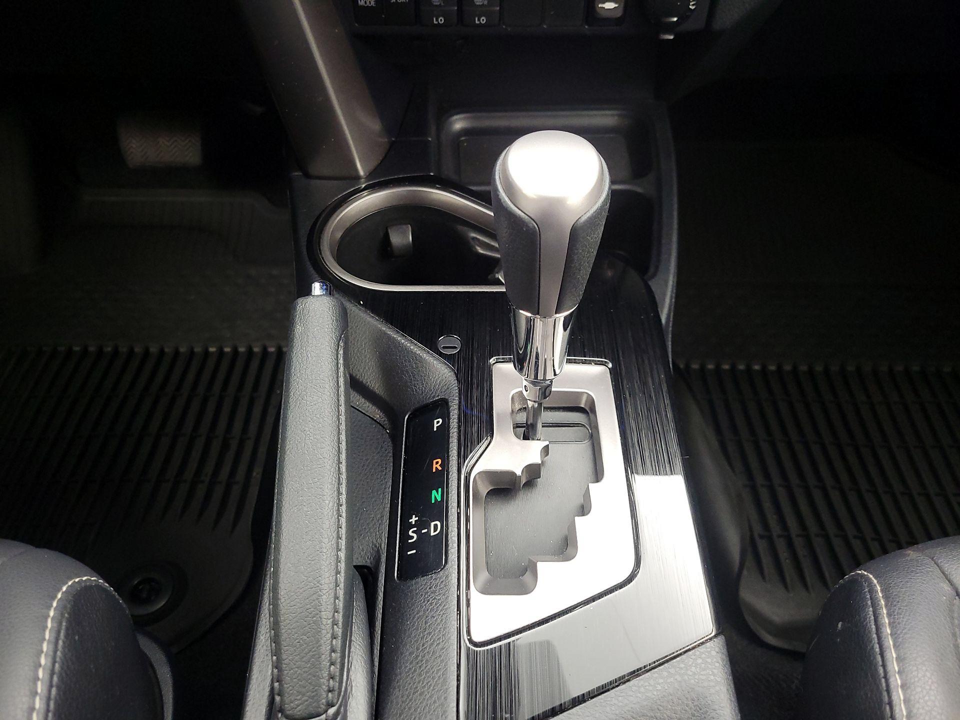 Thumbnail: 2018 Toyota RAV4 - 17