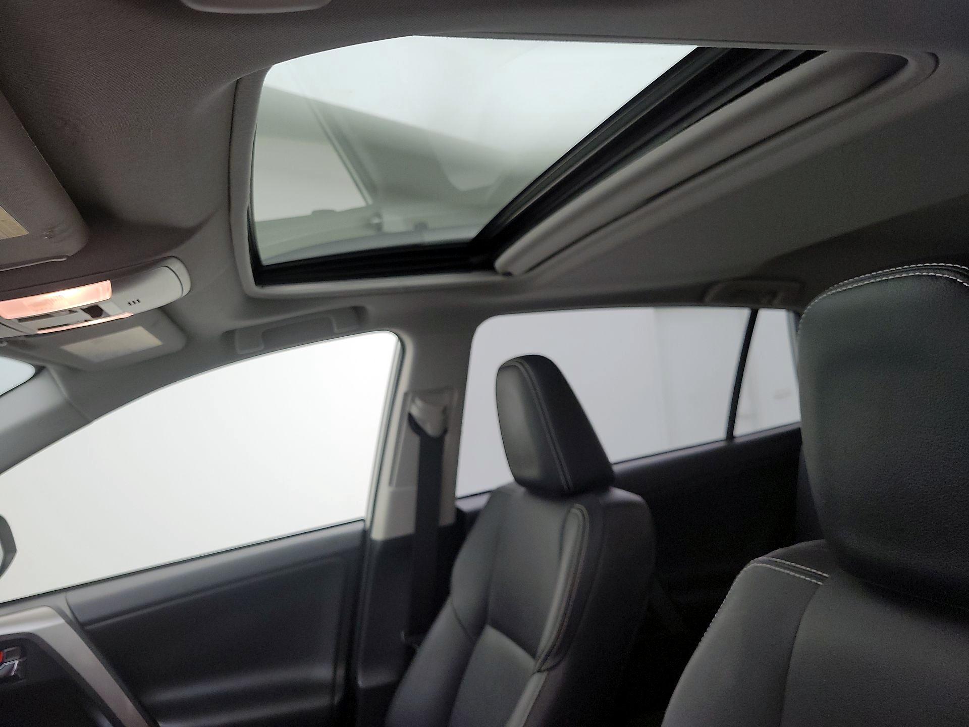 Thumbnail: 2018 Toyota RAV4 - 19