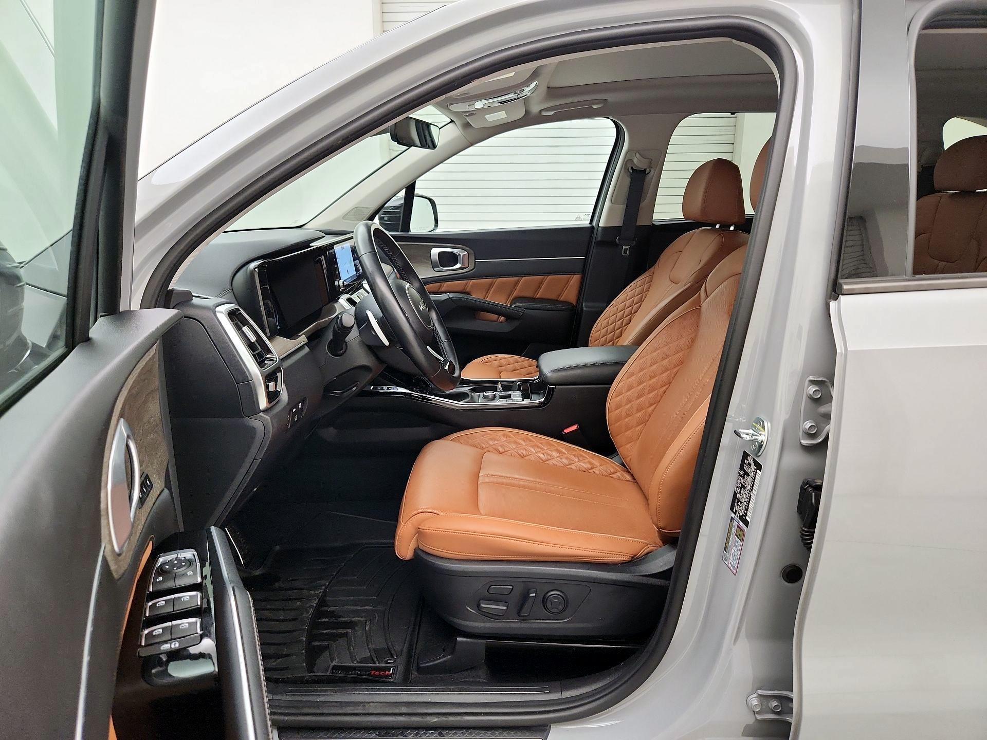 Thumbnail: 2023 Kia Sorento - 11