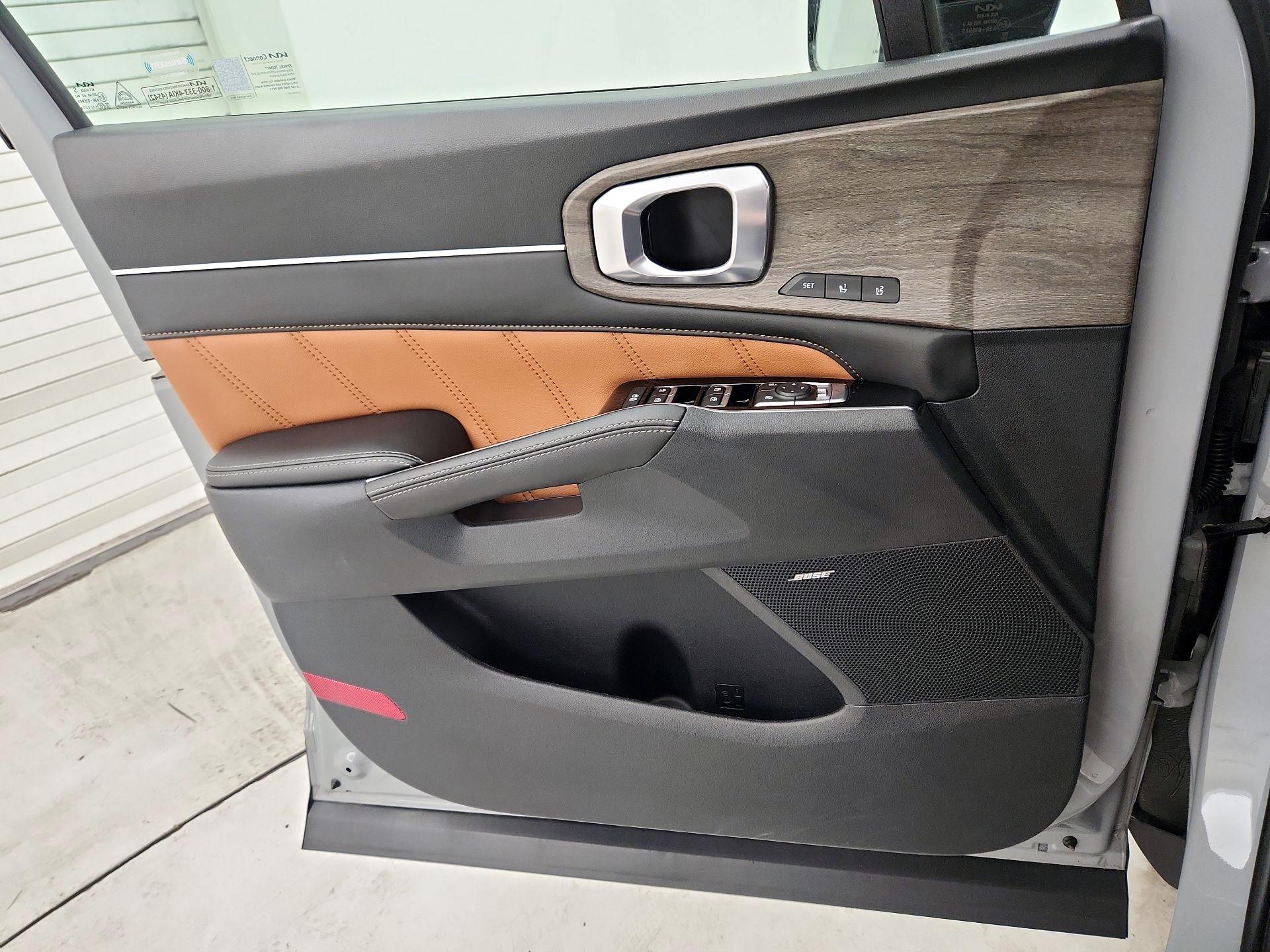 Thumbnail: 2023 Kia Sorento - 12