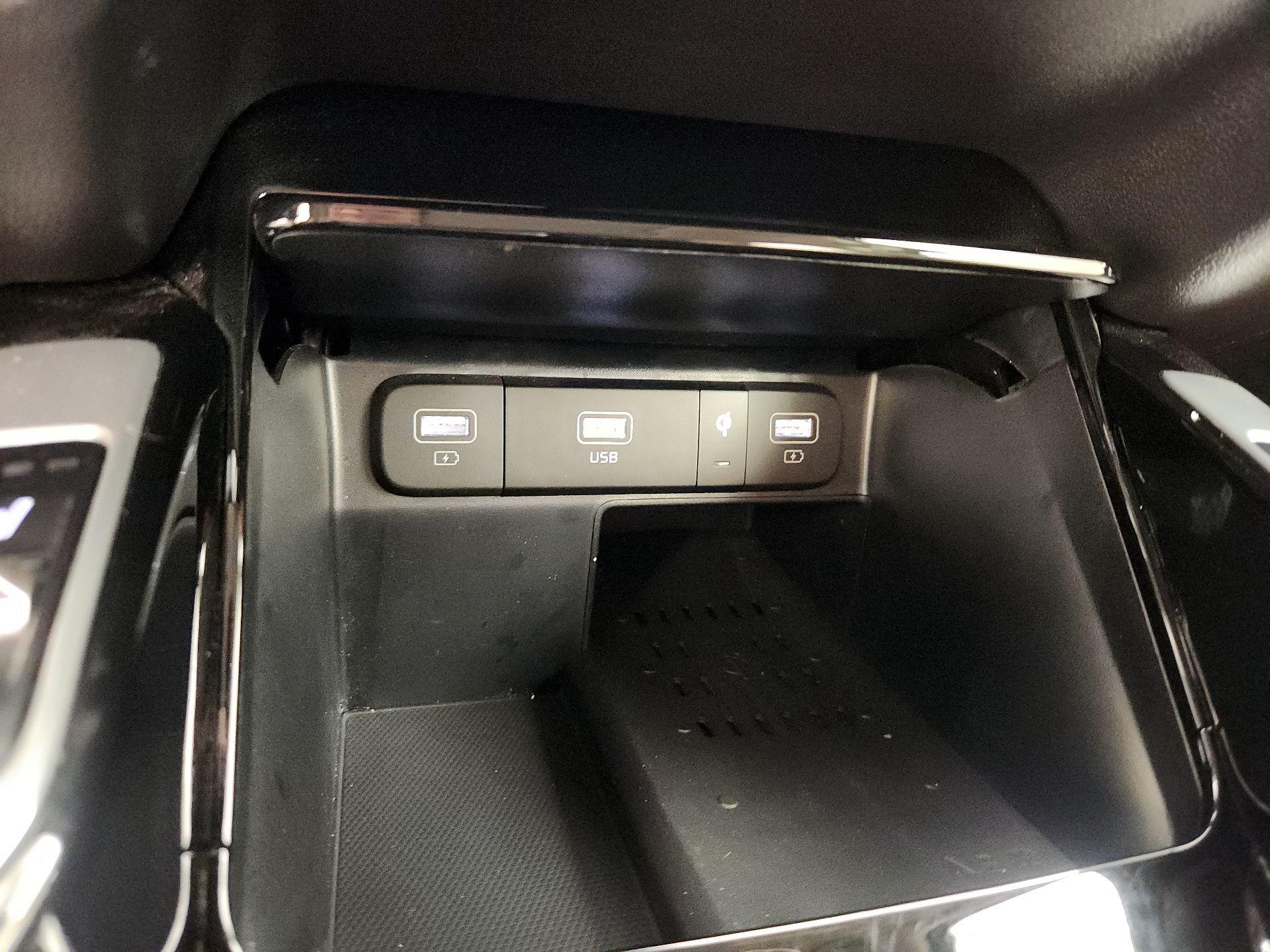 Thumbnail: 2023 Kia Sorento - 19