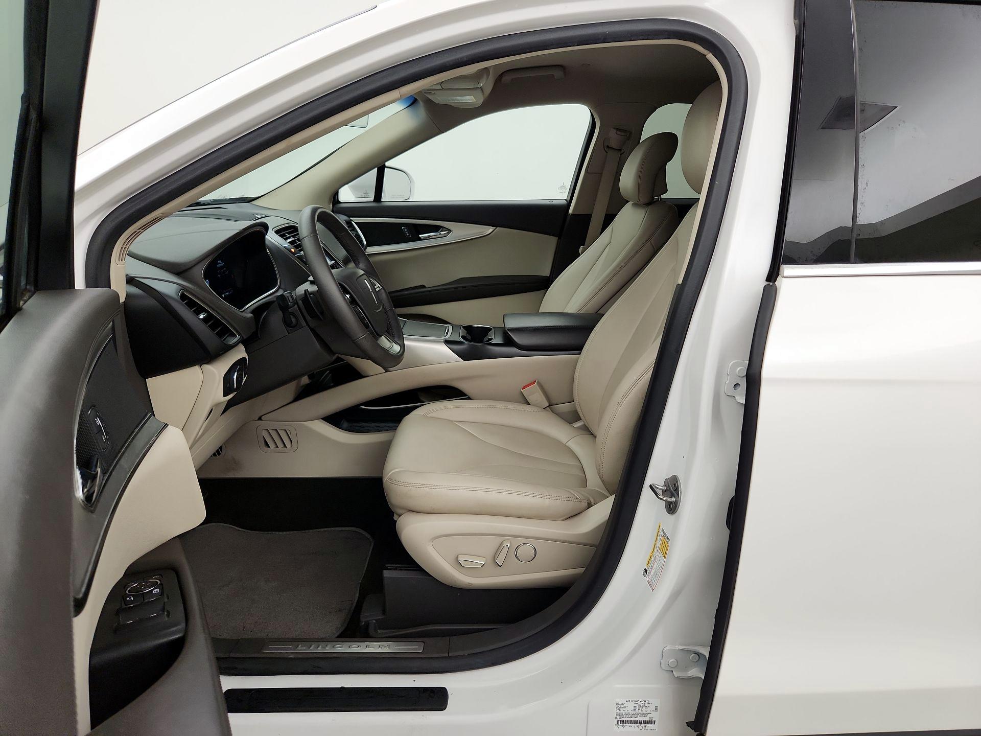 Thumbnail: 2019 Lincoln Nautilus - 11