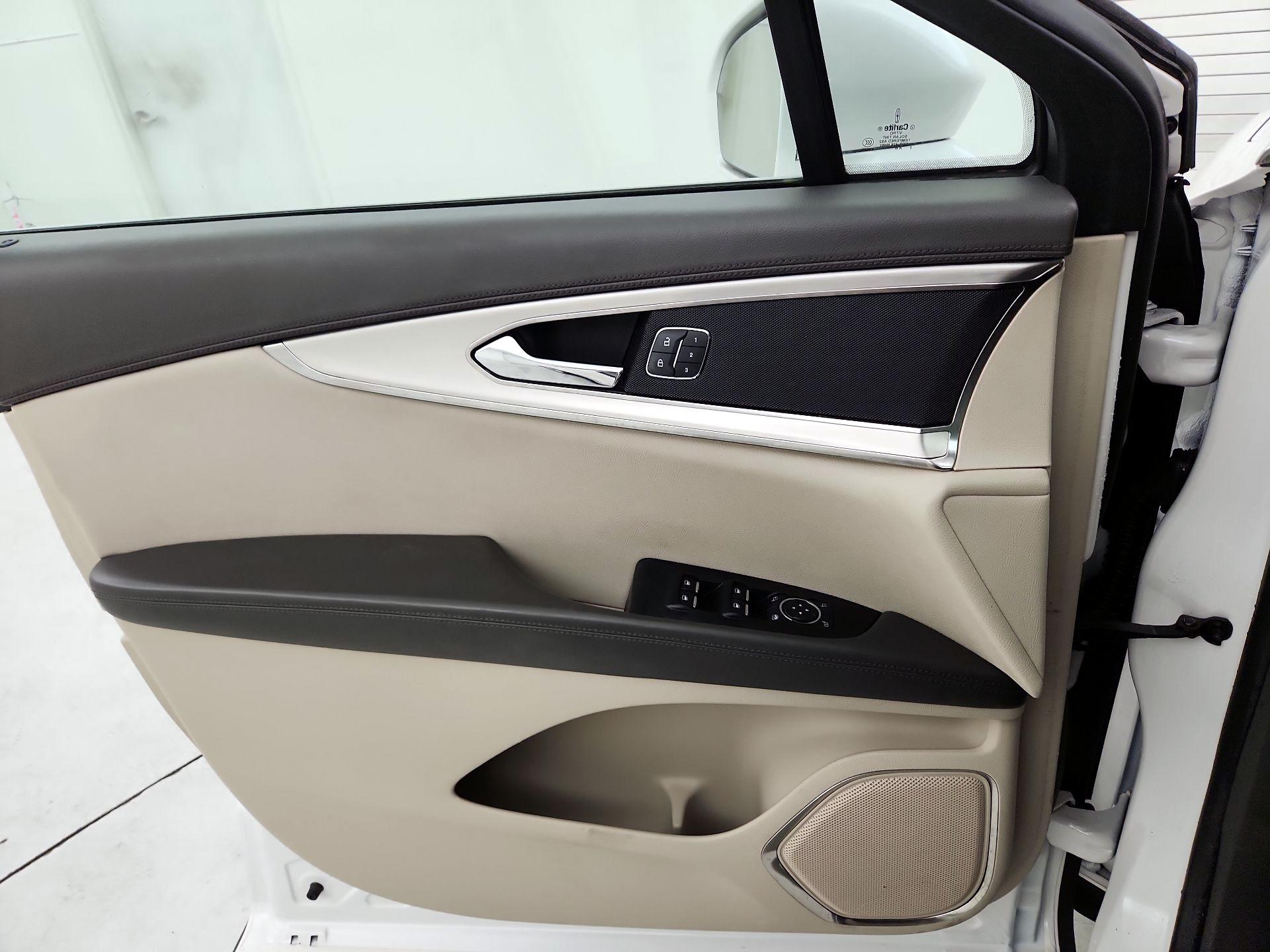Thumbnail: 2019 Lincoln Nautilus - 12
