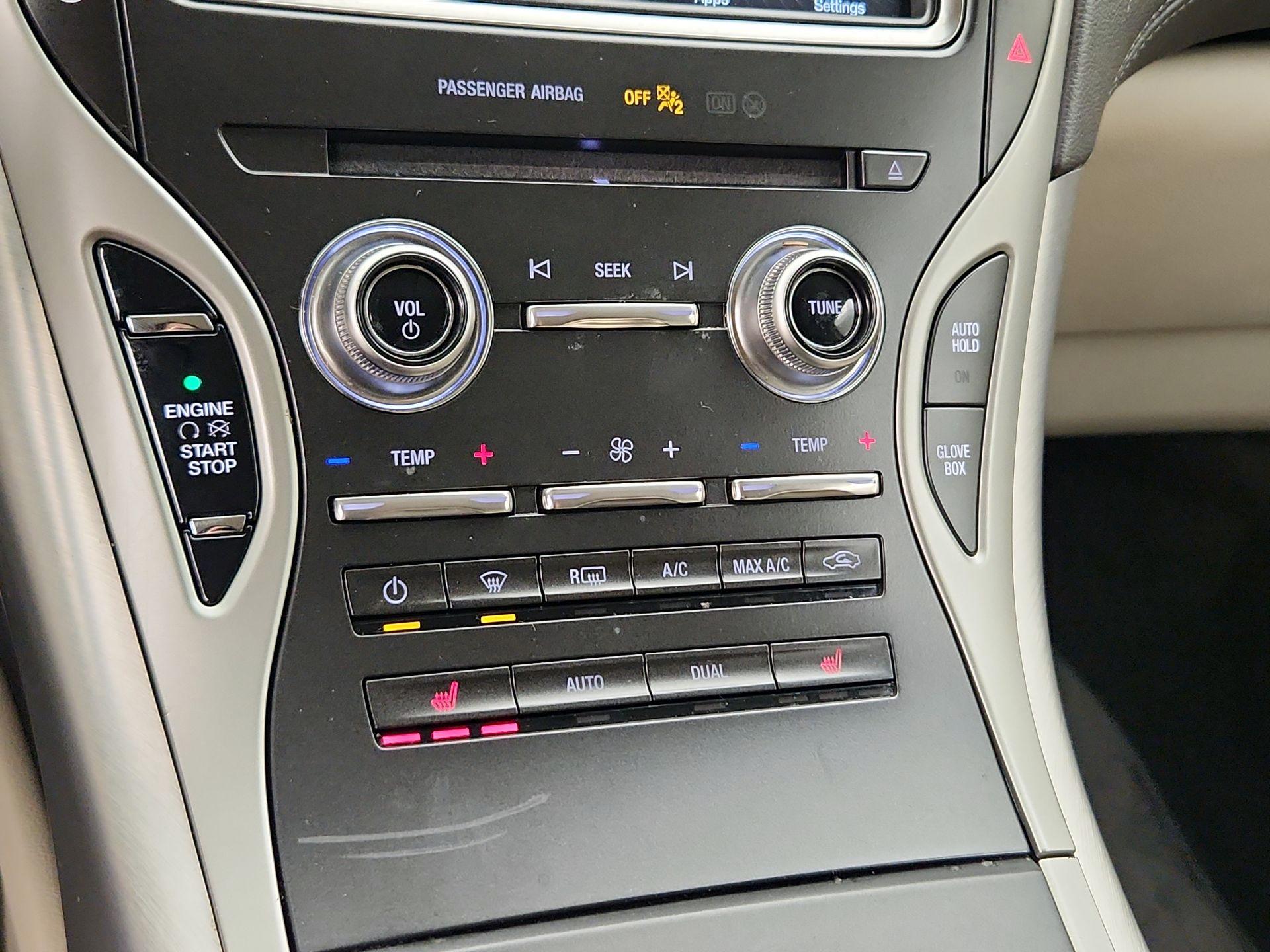 Thumbnail: 2019 Lincoln Nautilus - 16
