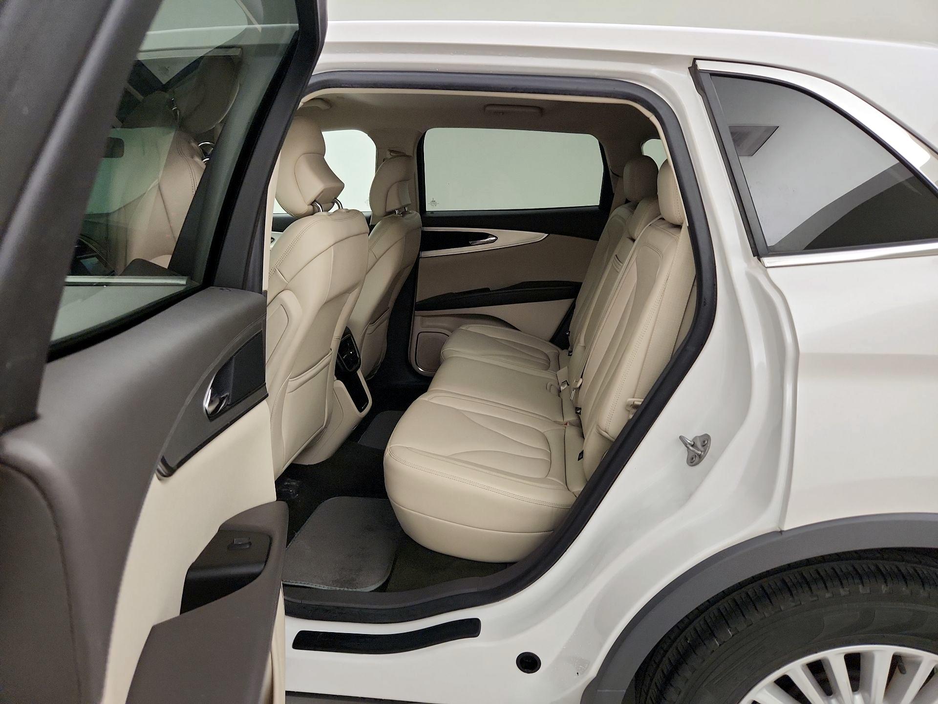Thumbnail: 2019 Lincoln Nautilus - 19