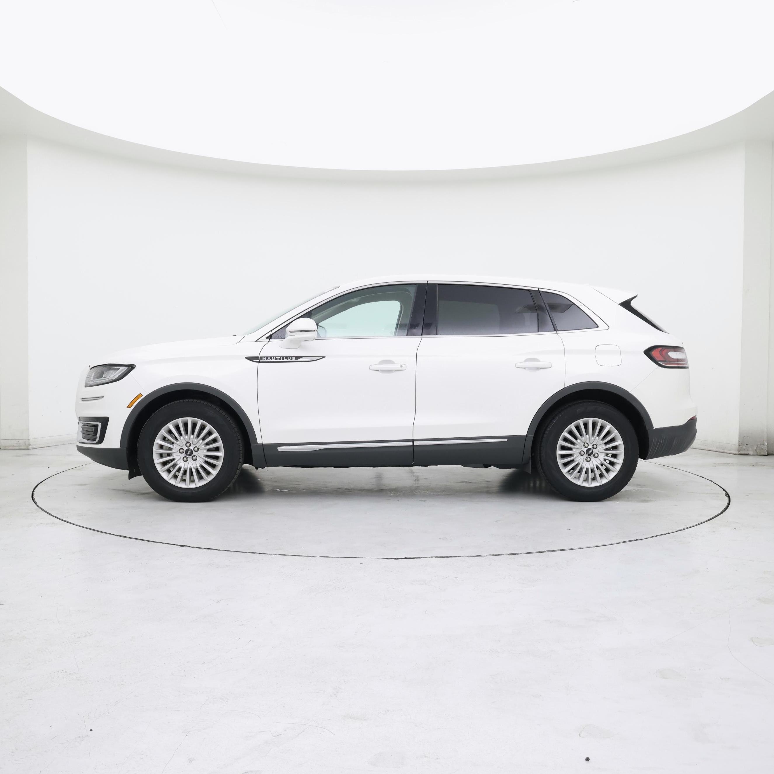 Thumbnail: 2019 Lincoln Nautilus - 3