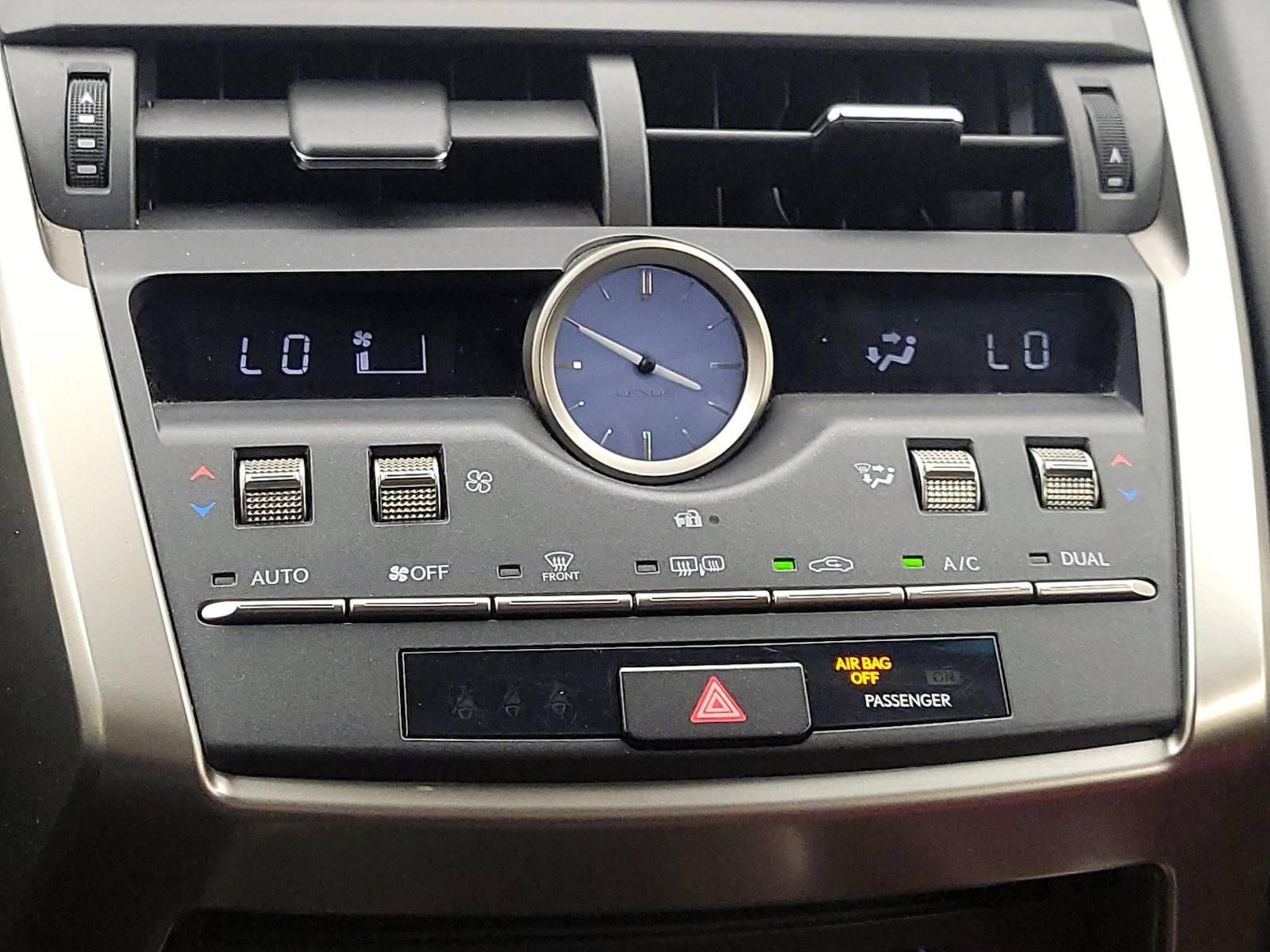 2019 Lexus NX Hybrid 300h - Photo 17