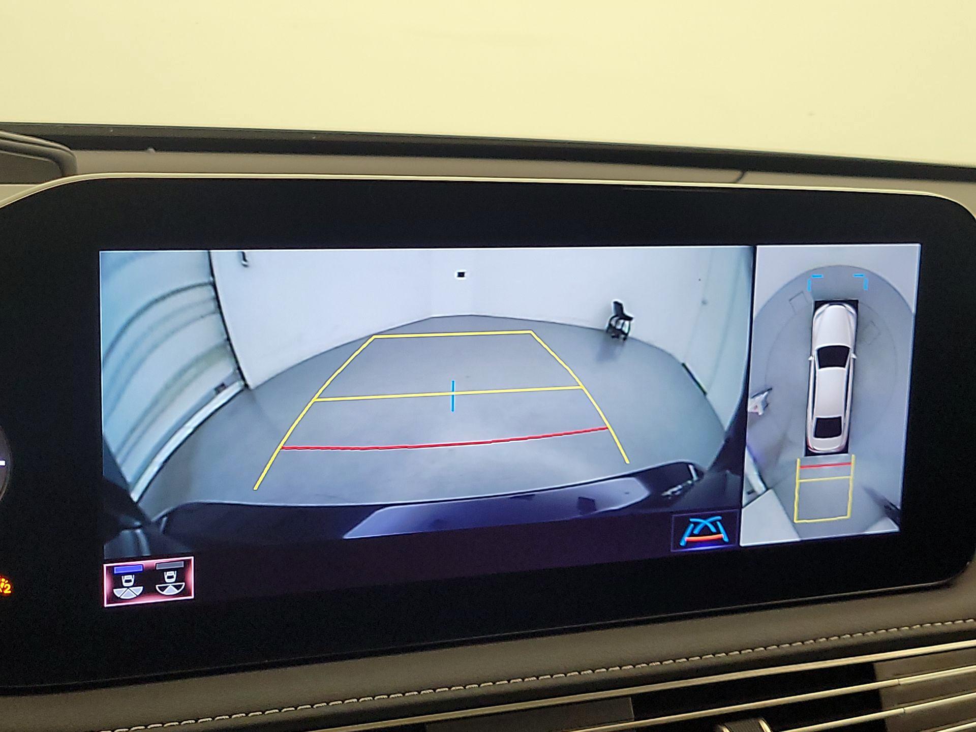 Thumbnail: 2021 Lexus LS - 15