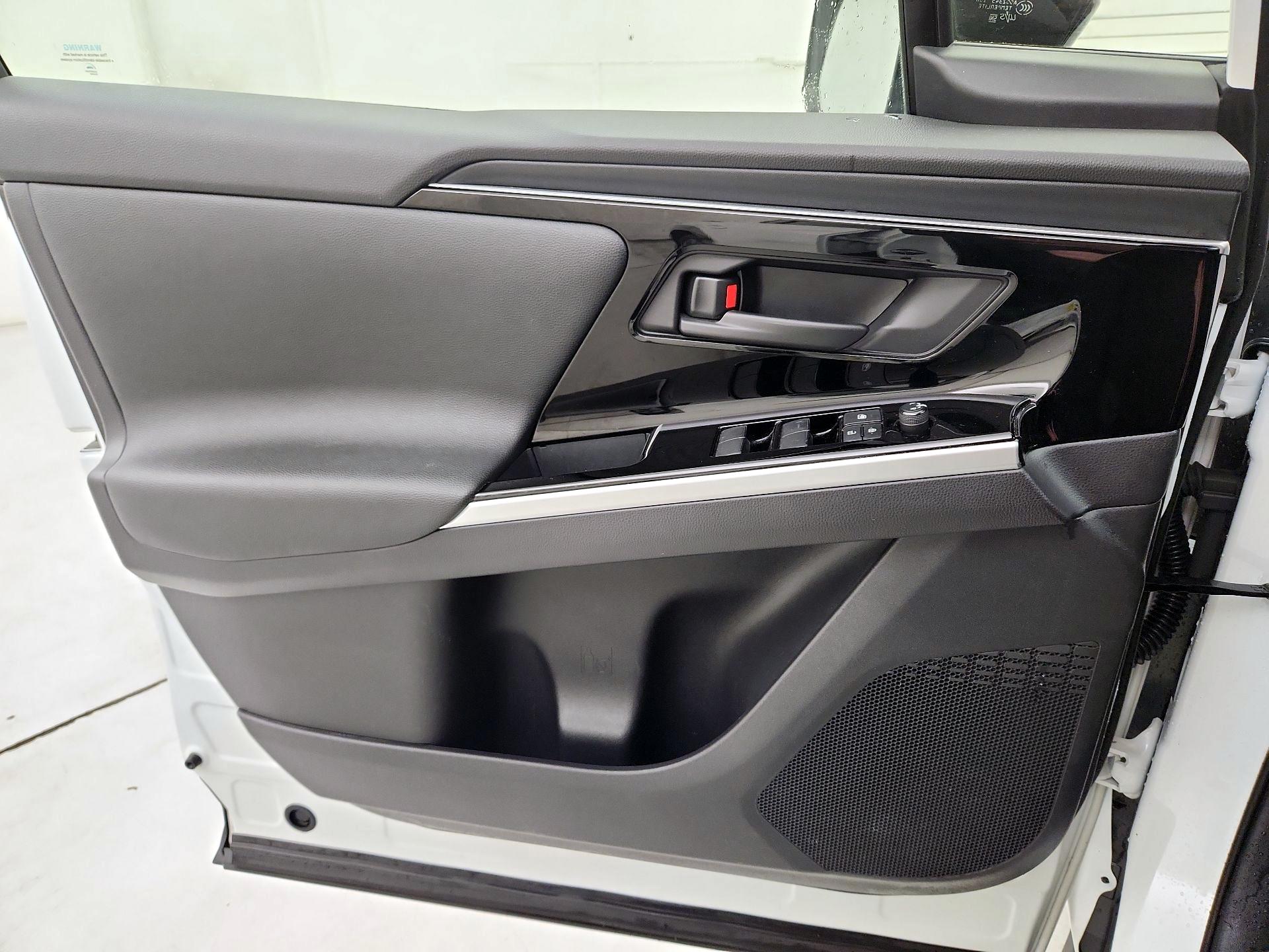 Thumbnail: 2023 Toyota bZ4X - 12