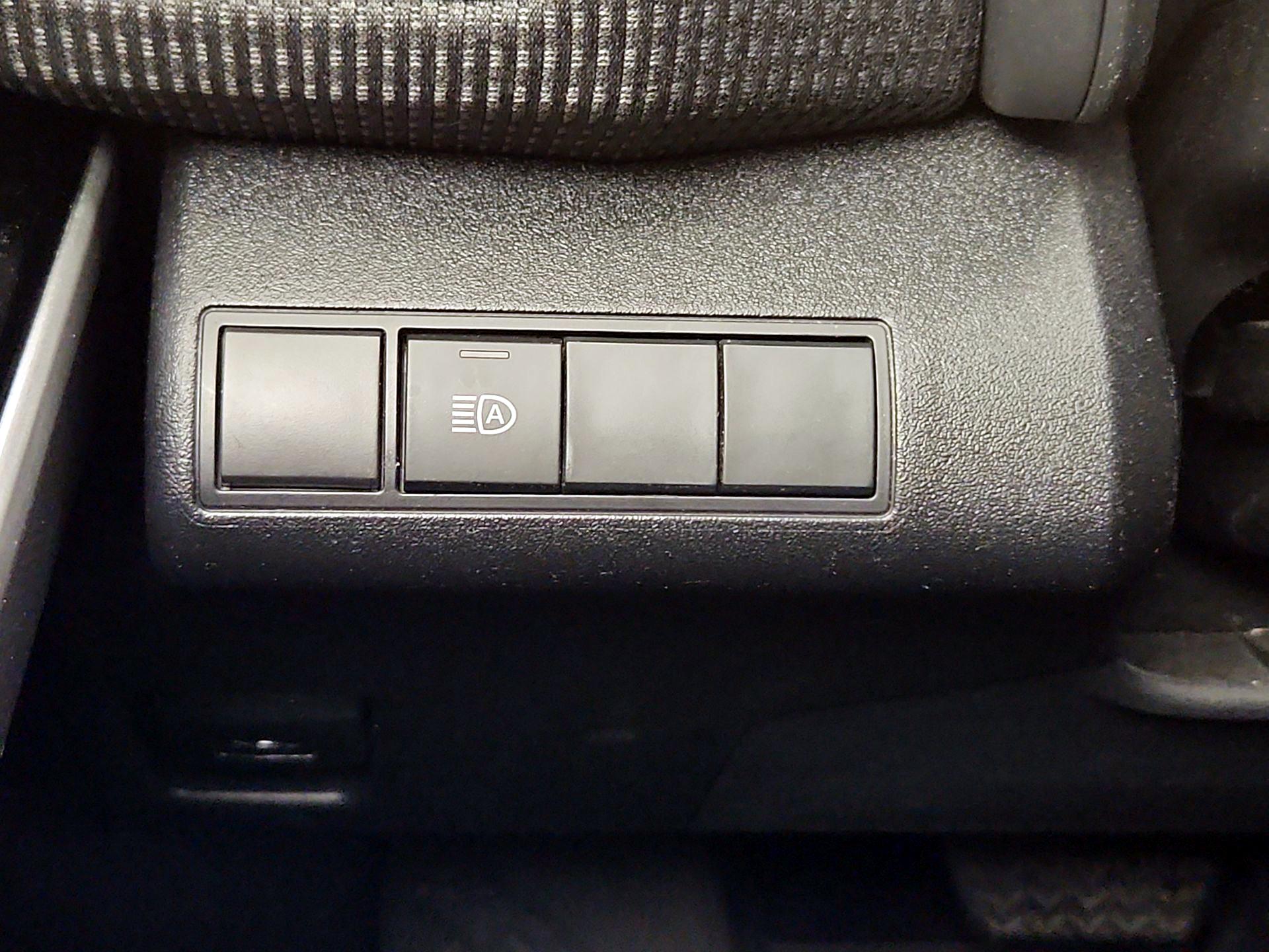 Thumbnail: 2023 Toyota bZ4X - 13