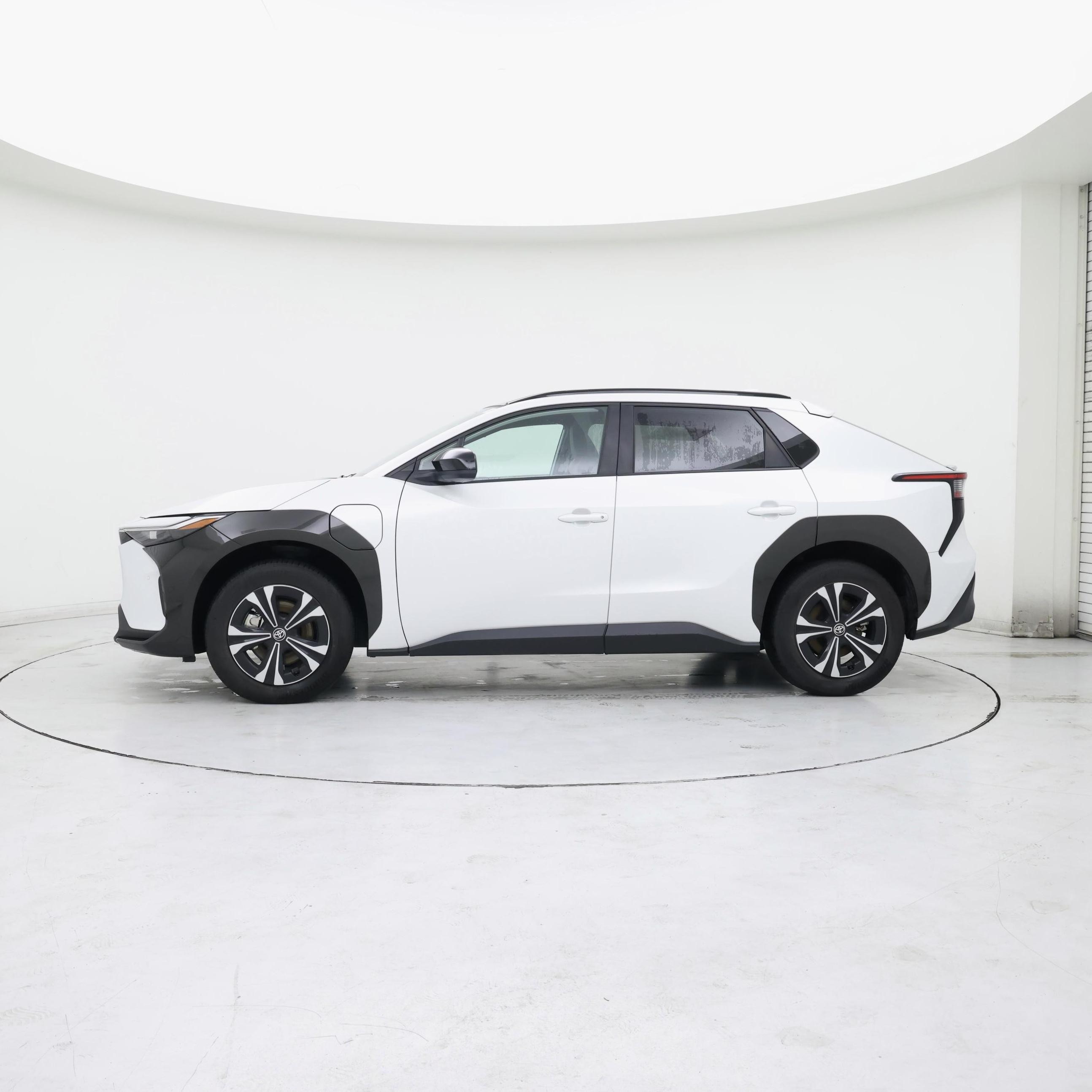 Thumbnail: 2023 Toyota bZ4X - 3