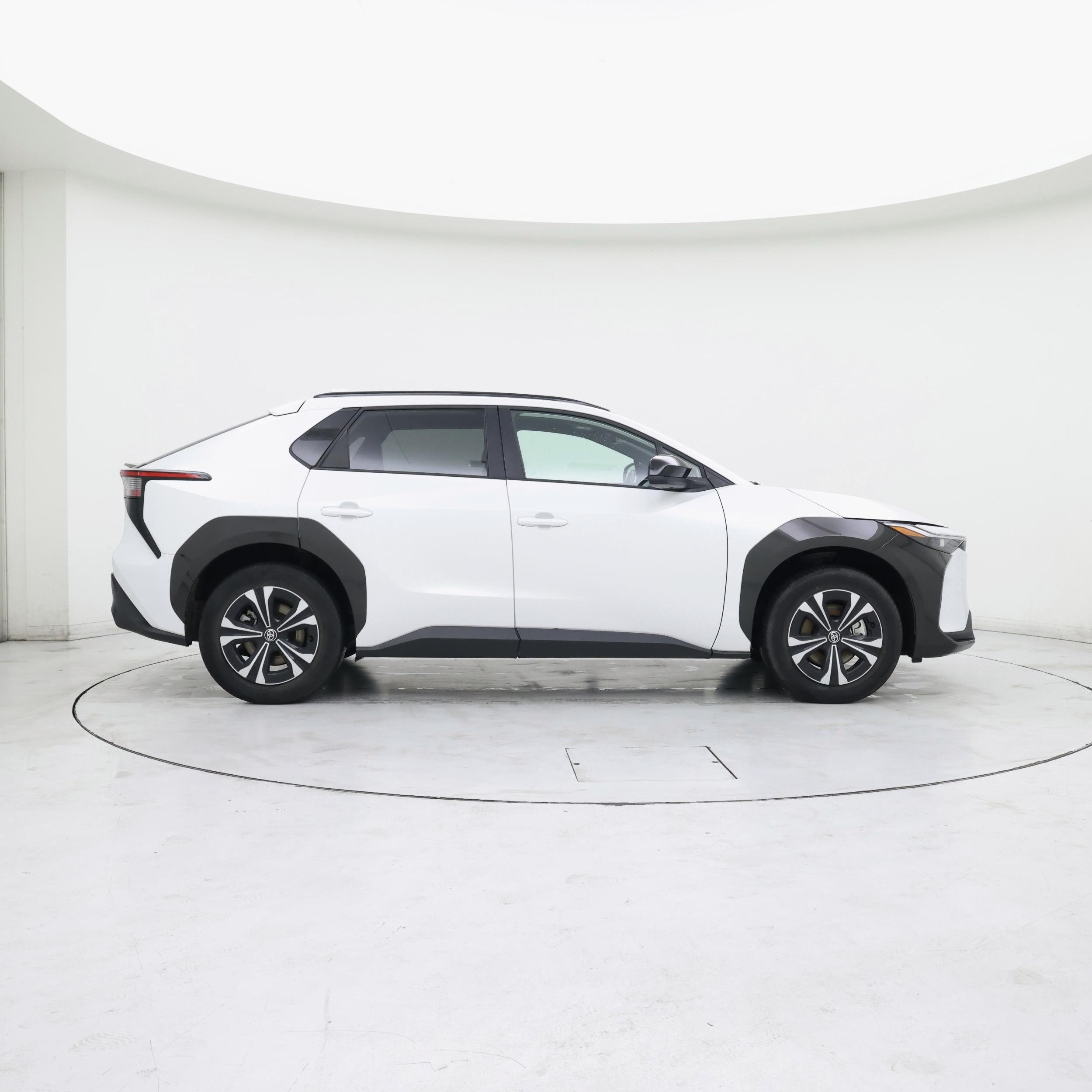 Thumbnail: 2023 Toyota bZ4X - 7