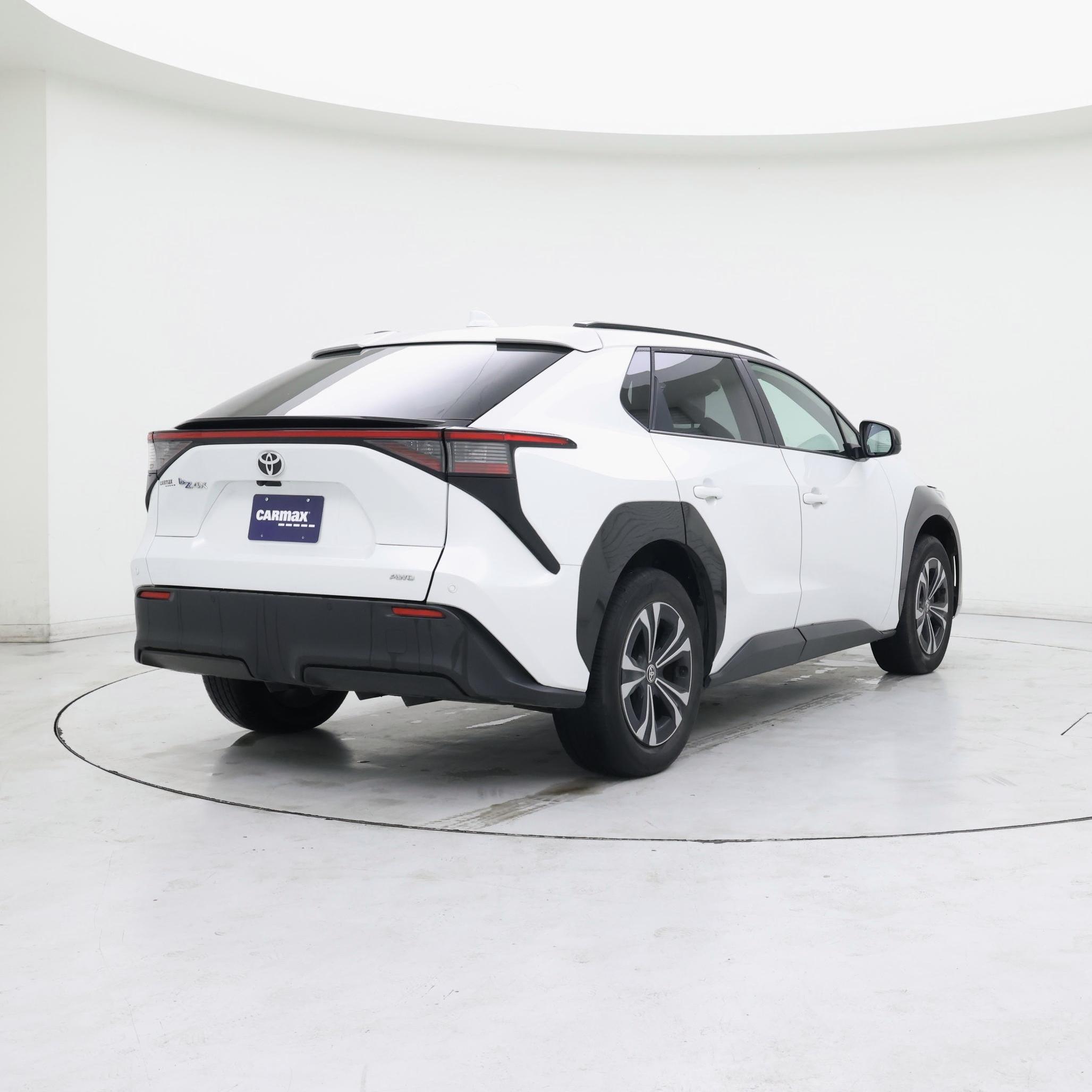 Thumbnail: 2023 Toyota bZ4X - 8