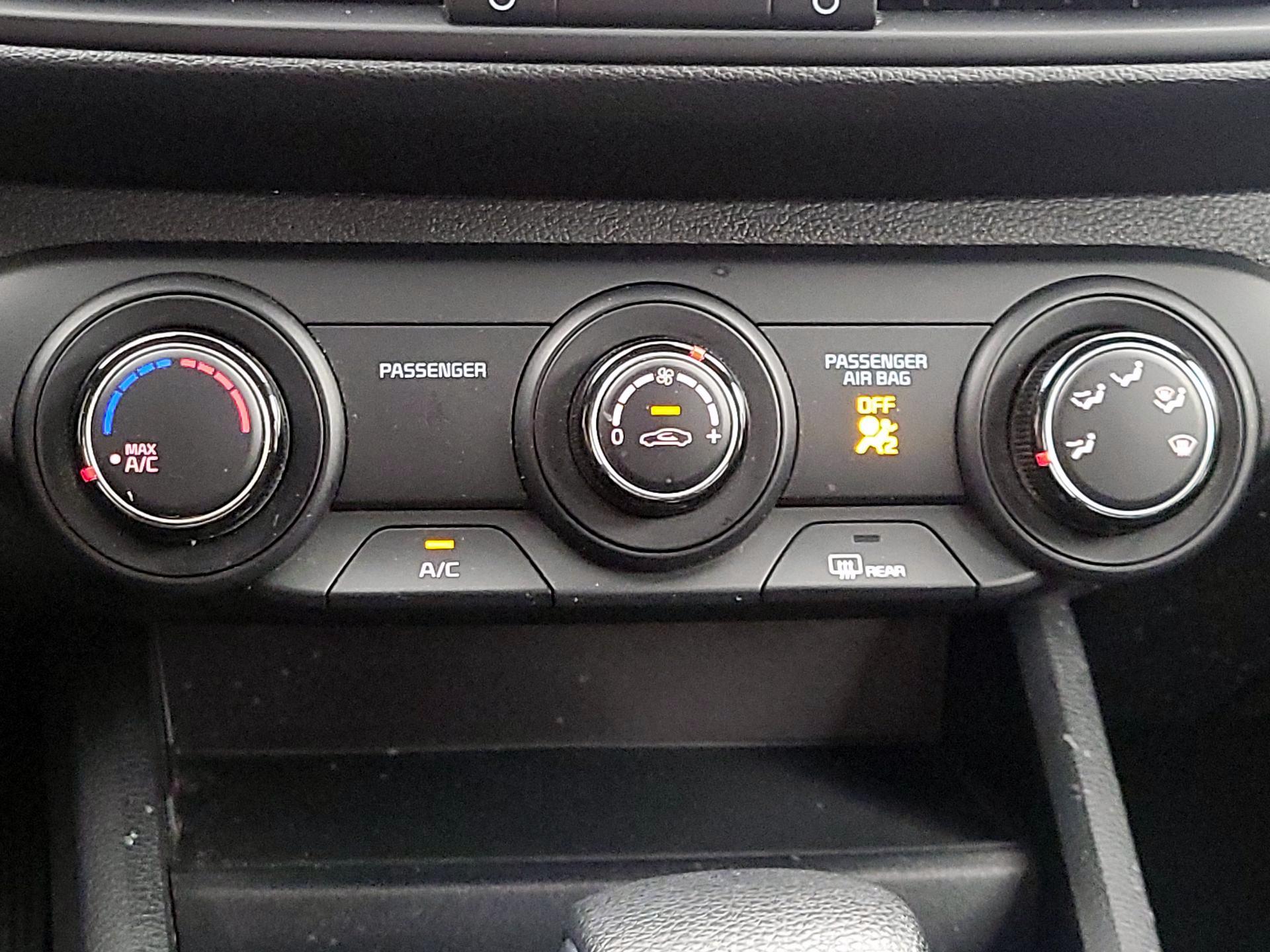 Thumbnail: 2022 Kia Forte - 16