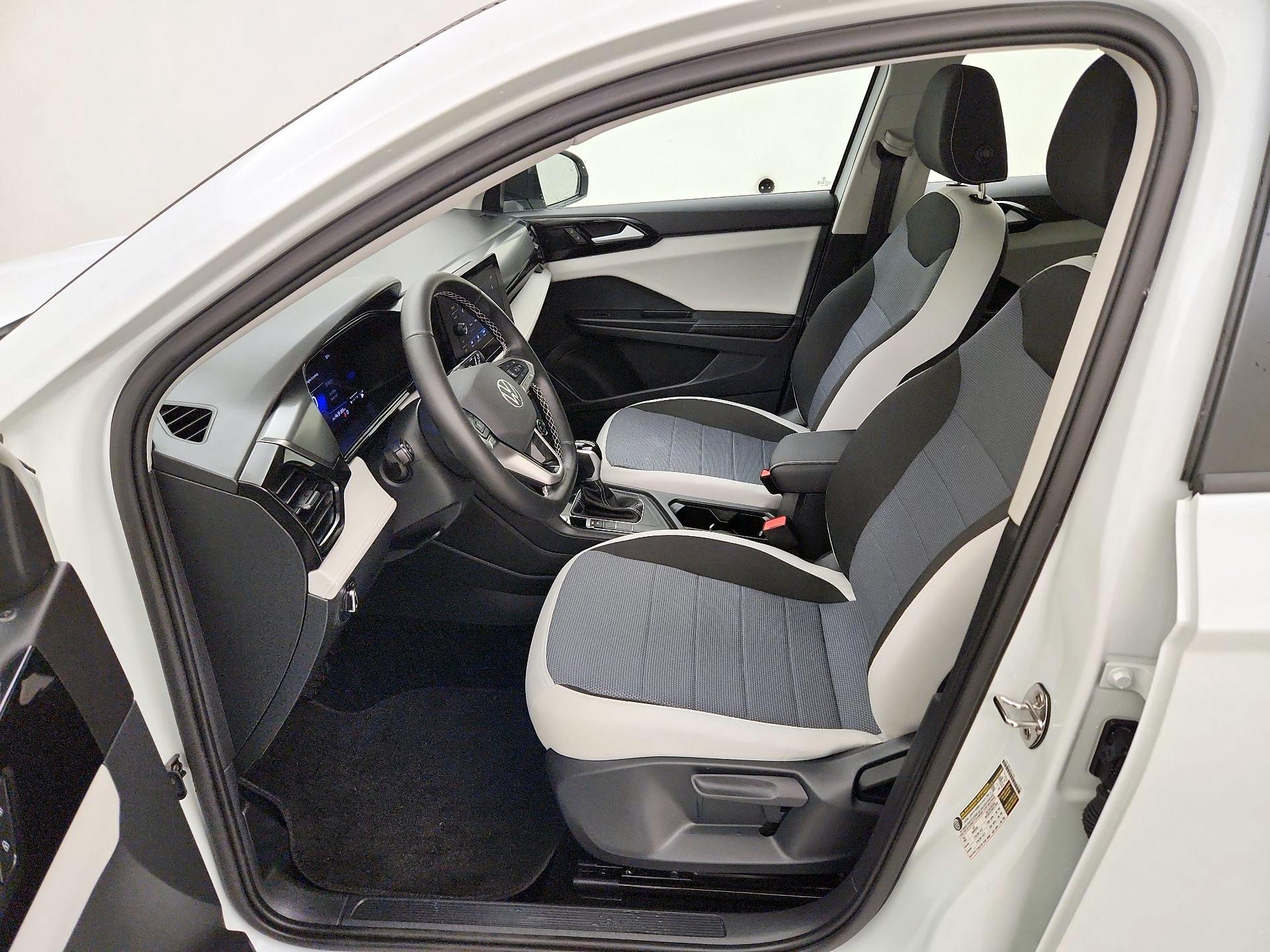 Thumbnail: 2025 Volkswagen Taos - 11