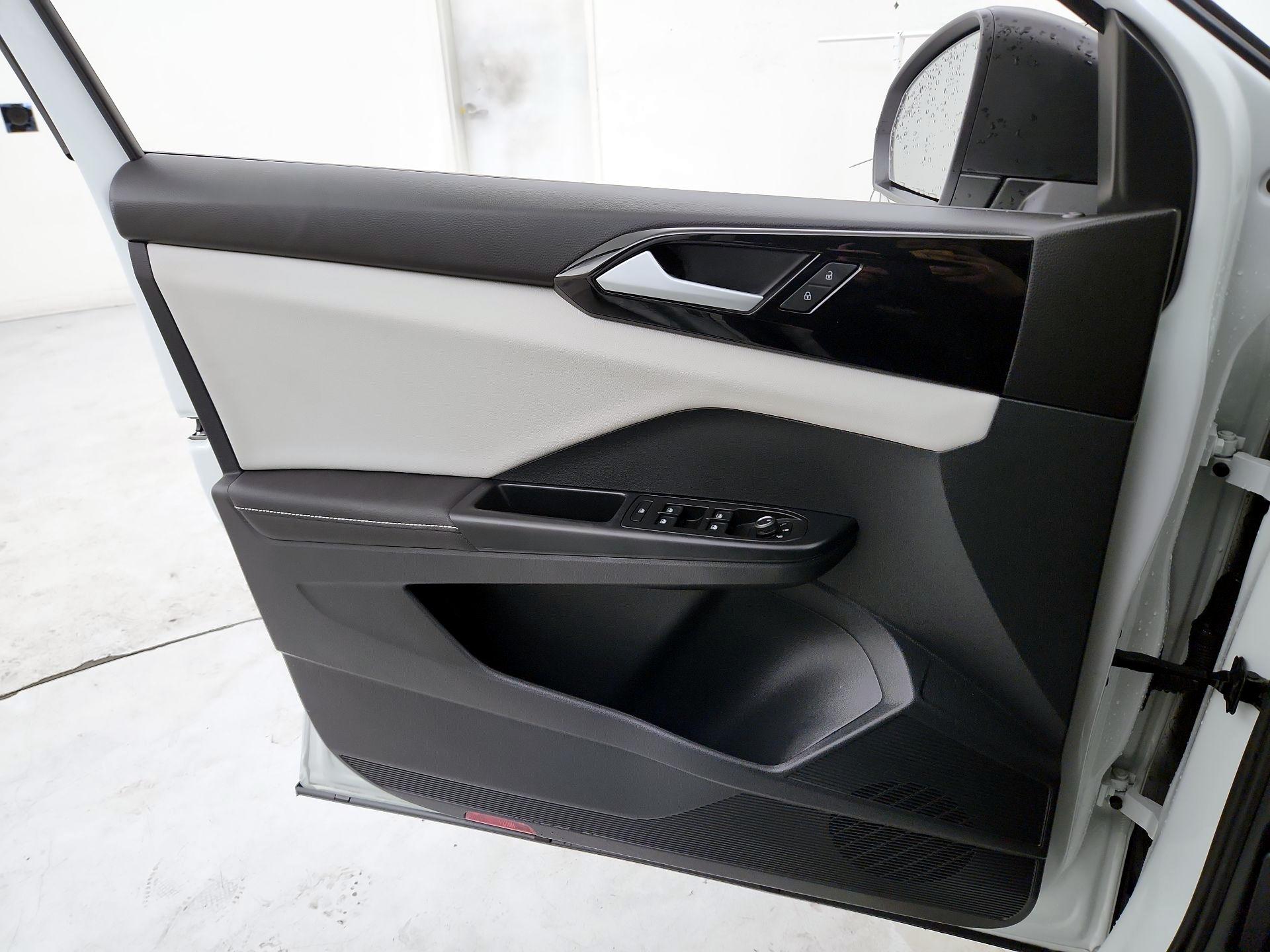 Thumbnail: 2025 Volkswagen Taos - 12