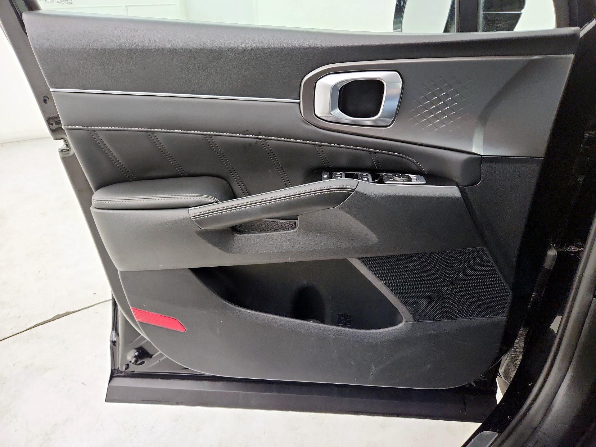 Thumbnail: 2023 Kia Sorento - 12