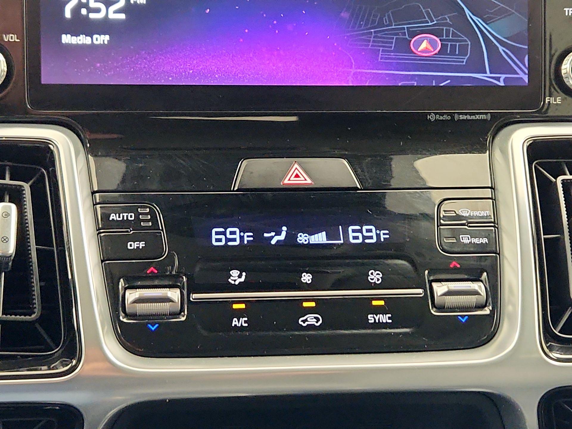 Thumbnail: 2023 Kia Sorento - 17