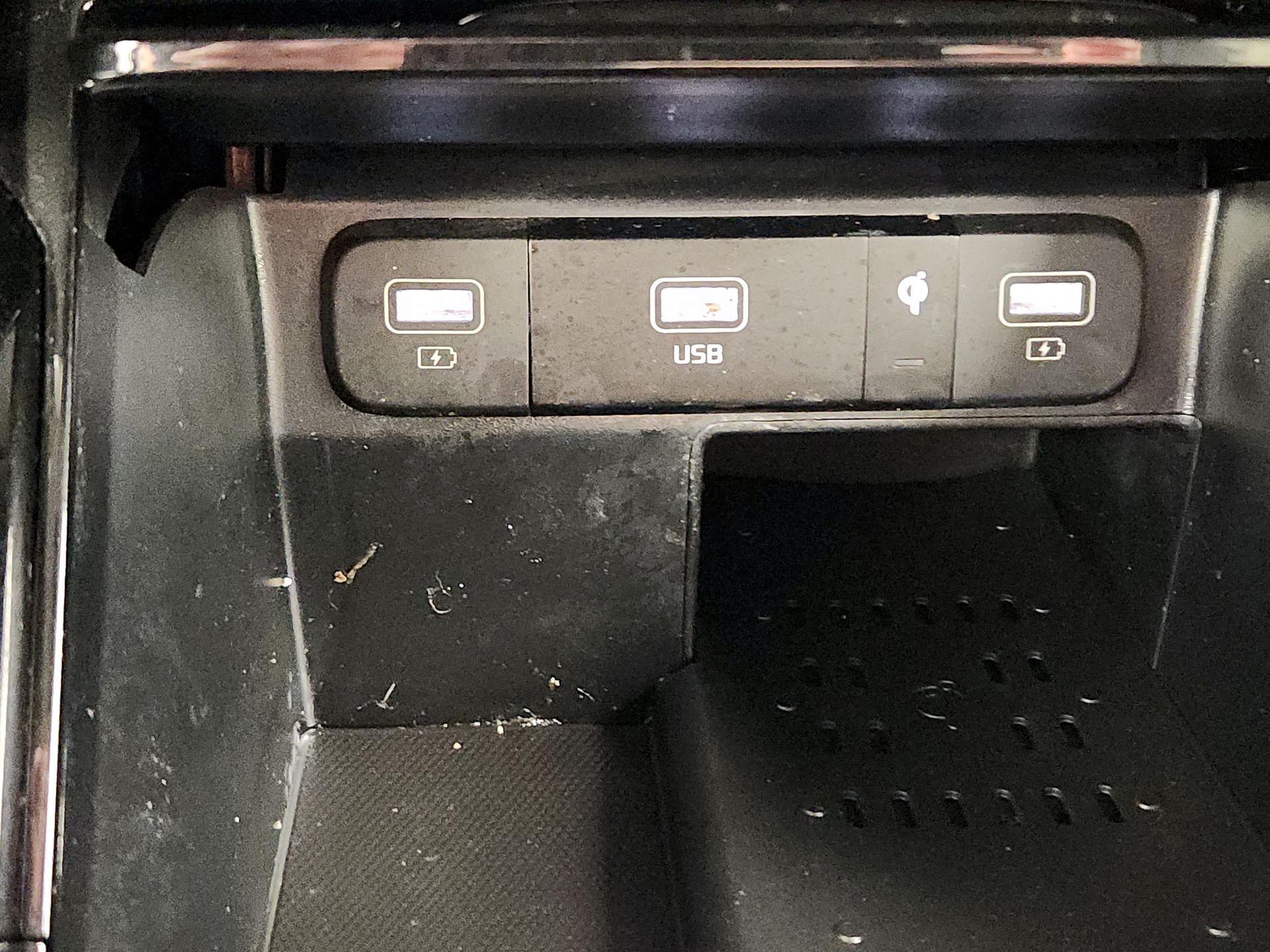 Thumbnail: 2023 Kia Sorento - 19