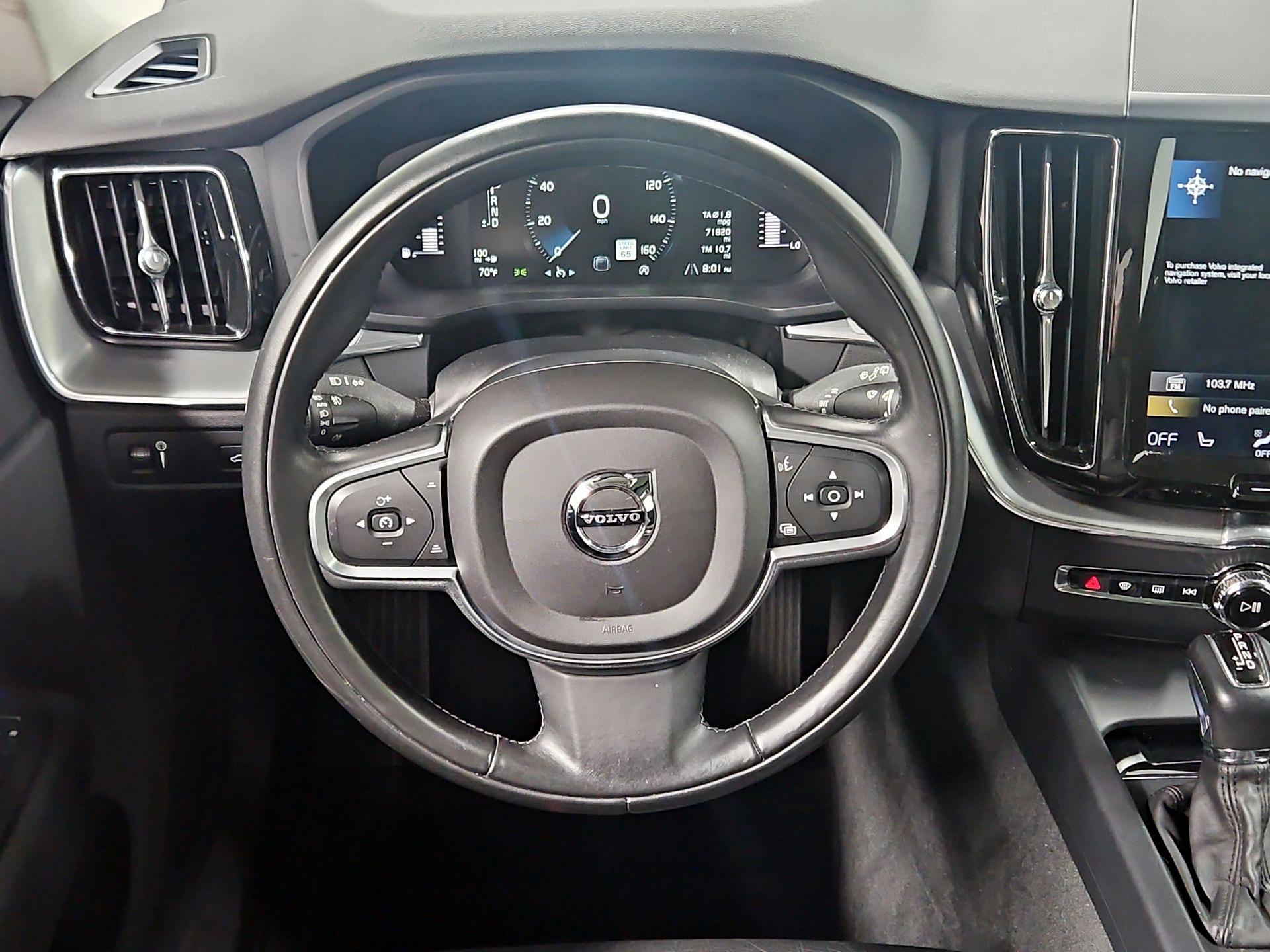 Thumbnail: 2018 Volvo XC60 - 10