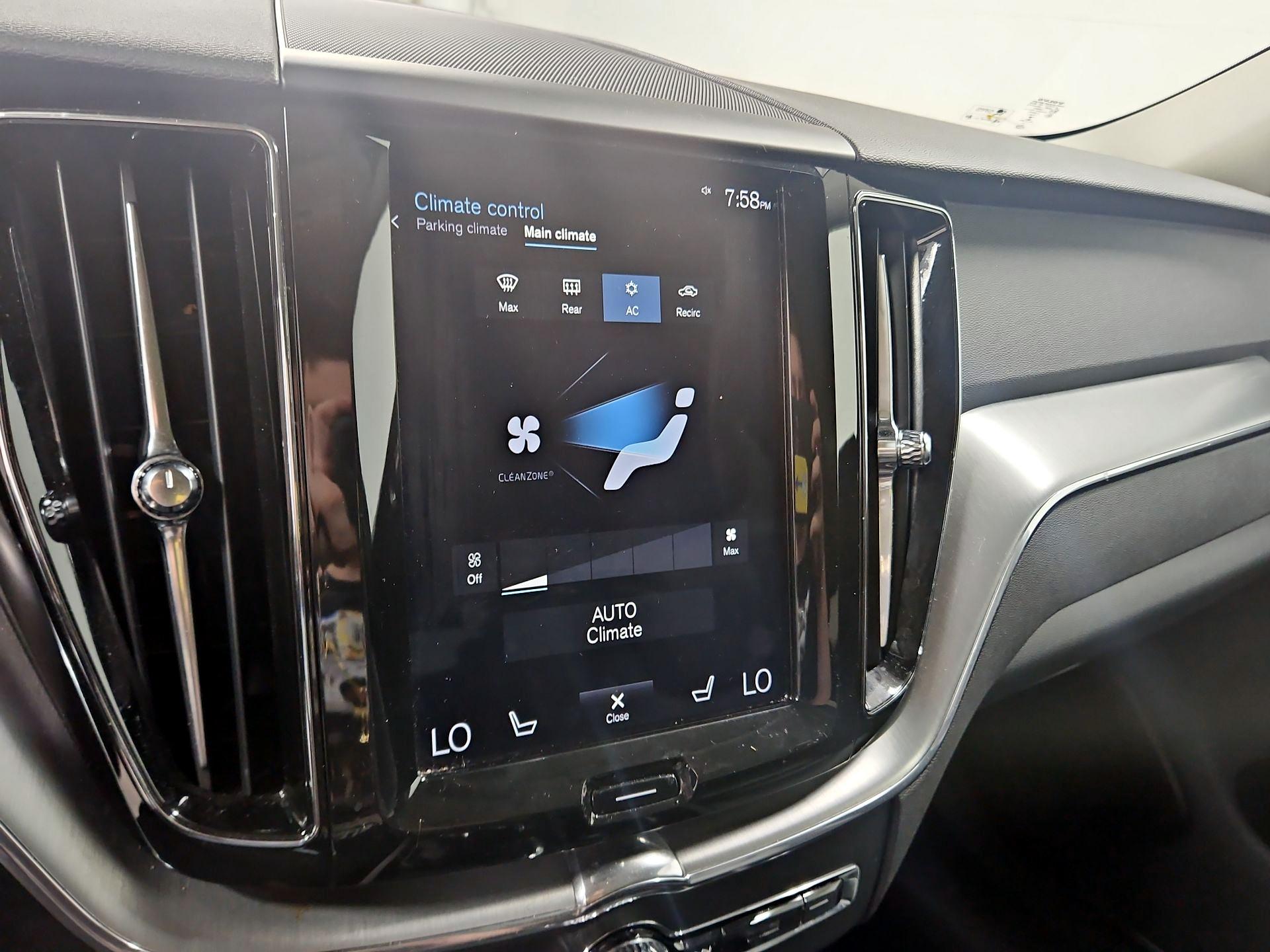 Thumbnail: 2018 Volvo XC60 - 16