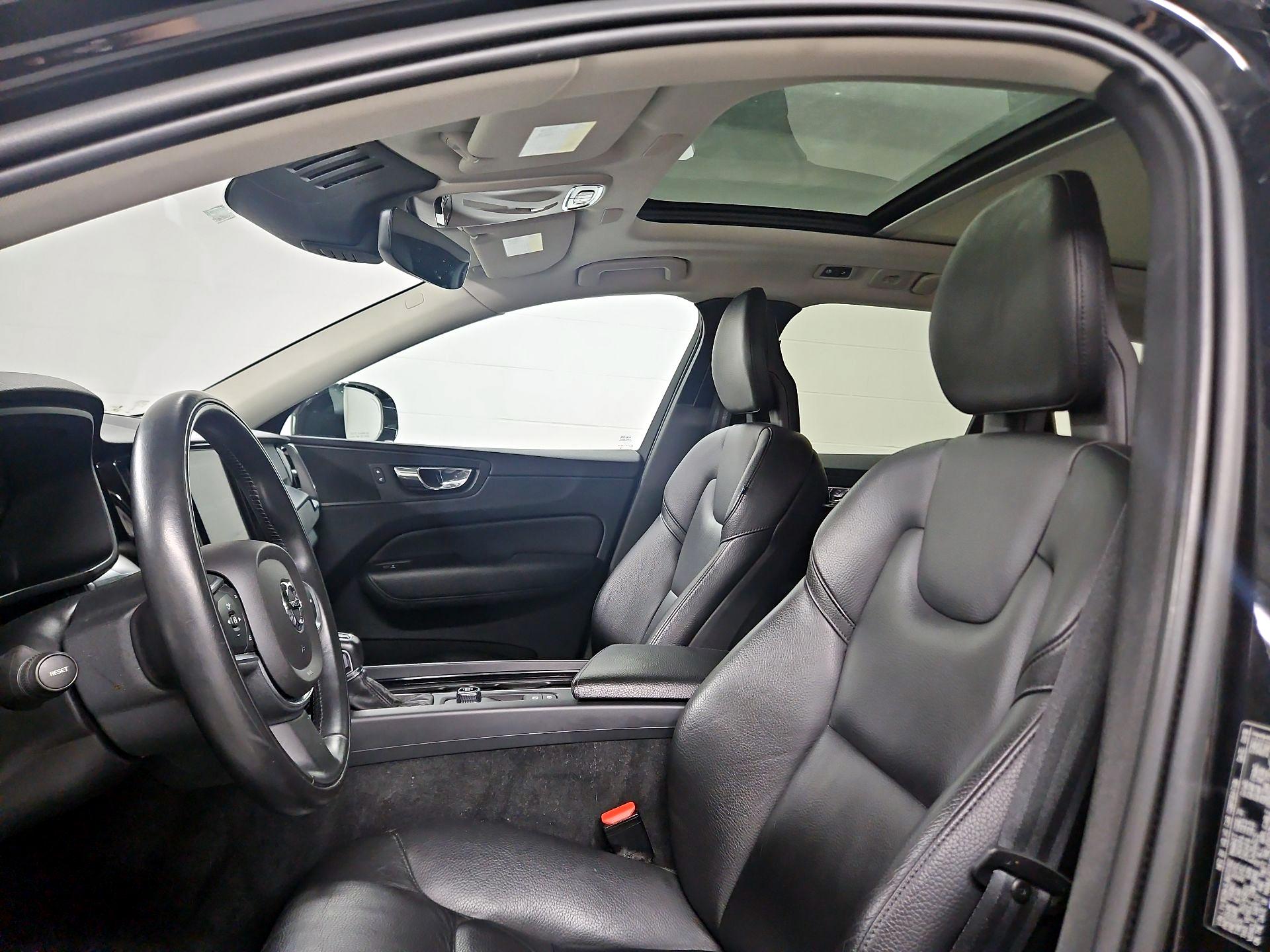 Thumbnail: 2018 Volvo XC60 - 19