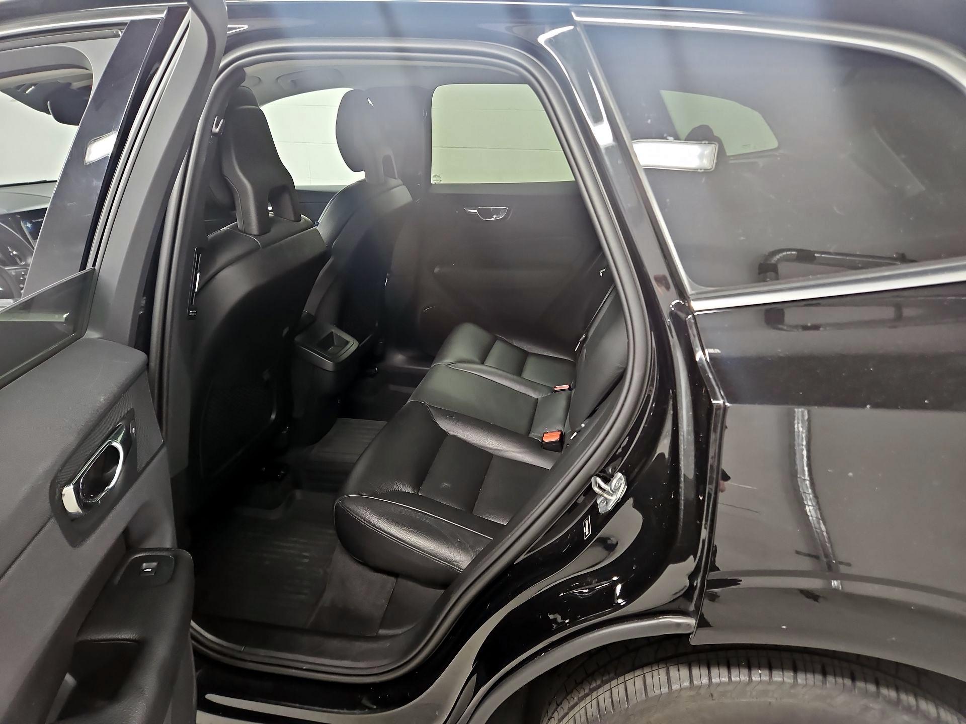 Thumbnail: 2018 Volvo XC60 - 20