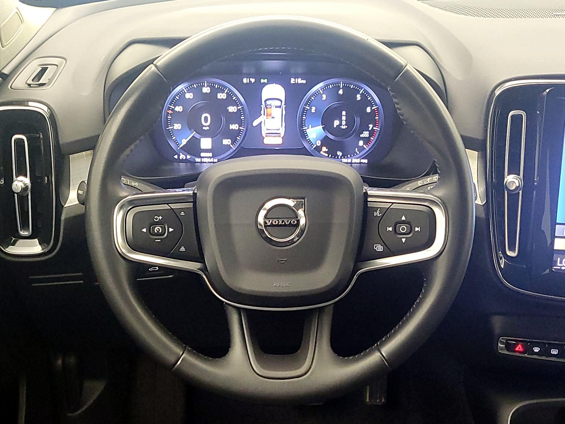 Thumbnail: 2021 Volvo XC40 - 10