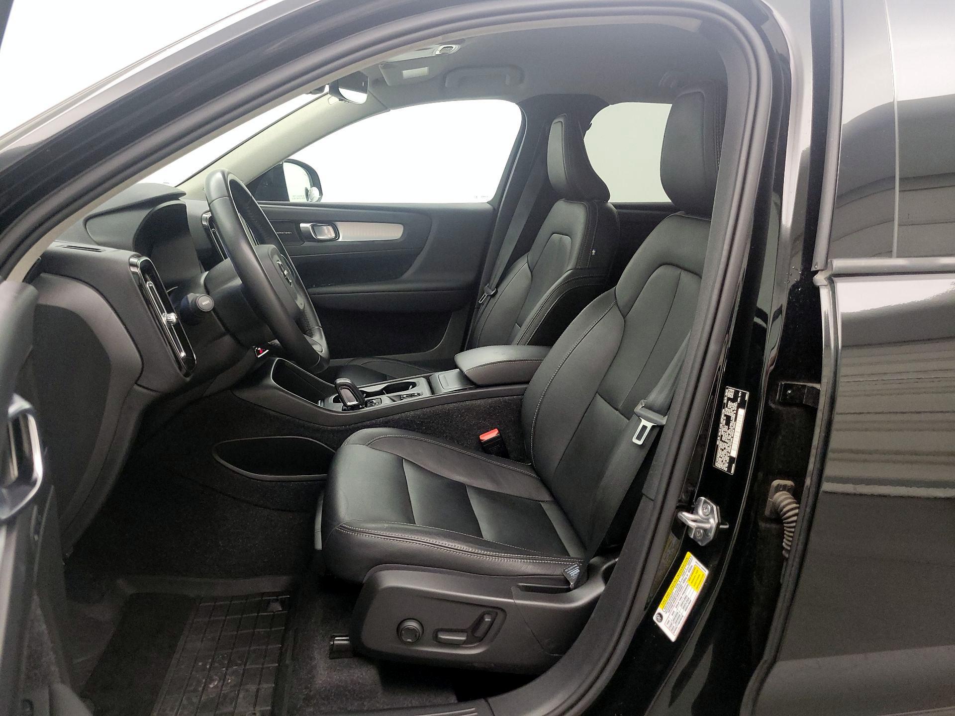 Thumbnail: 2021 Volvo XC40 - 11