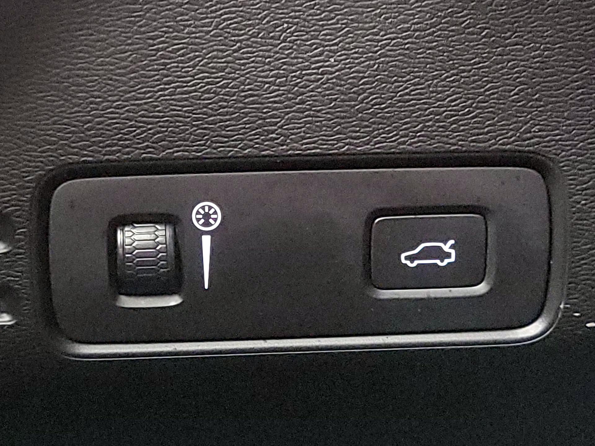 Thumbnail: 2021 Volvo XC40 - 13