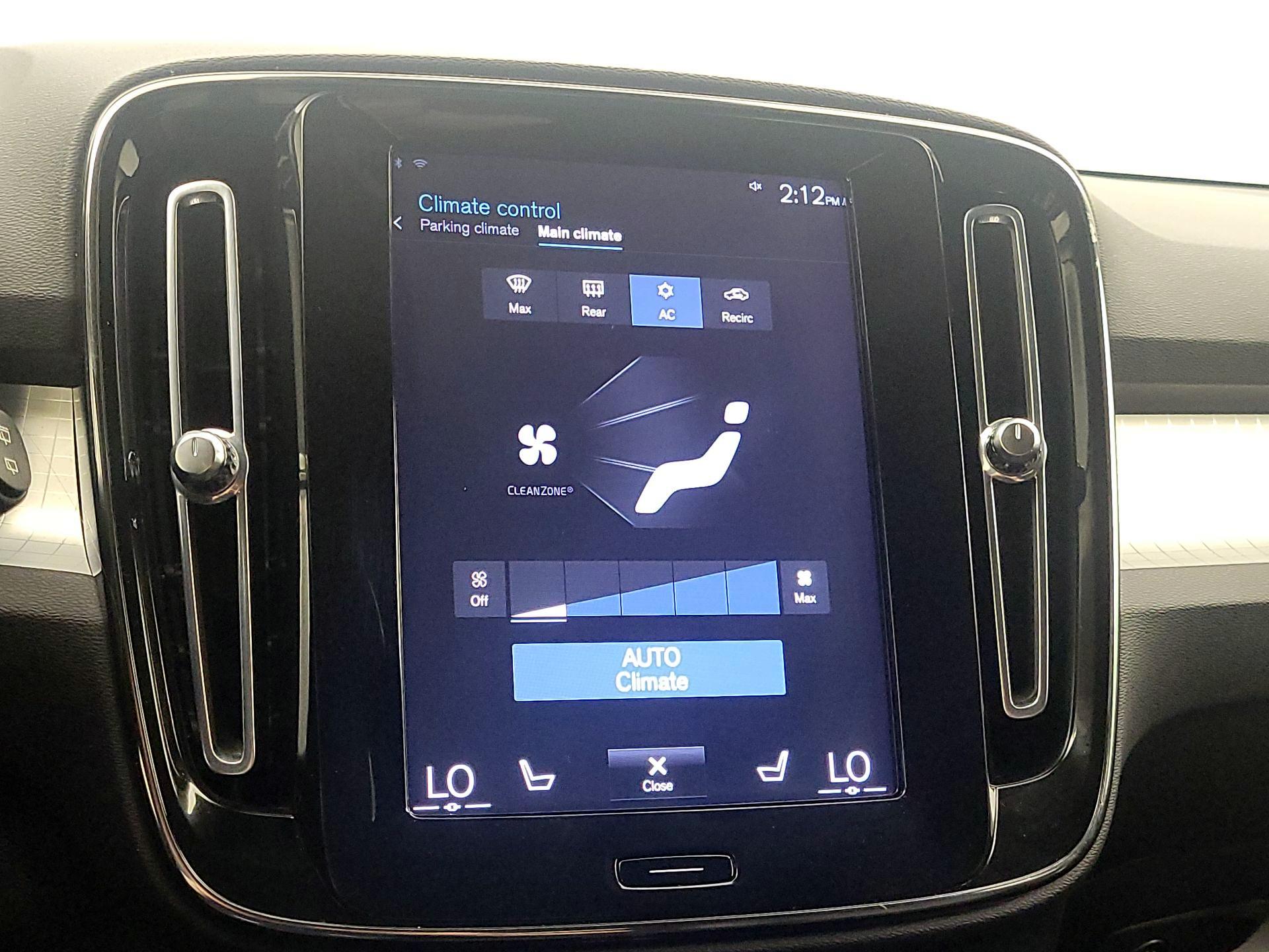 Thumbnail: 2021 Volvo XC40 - 17