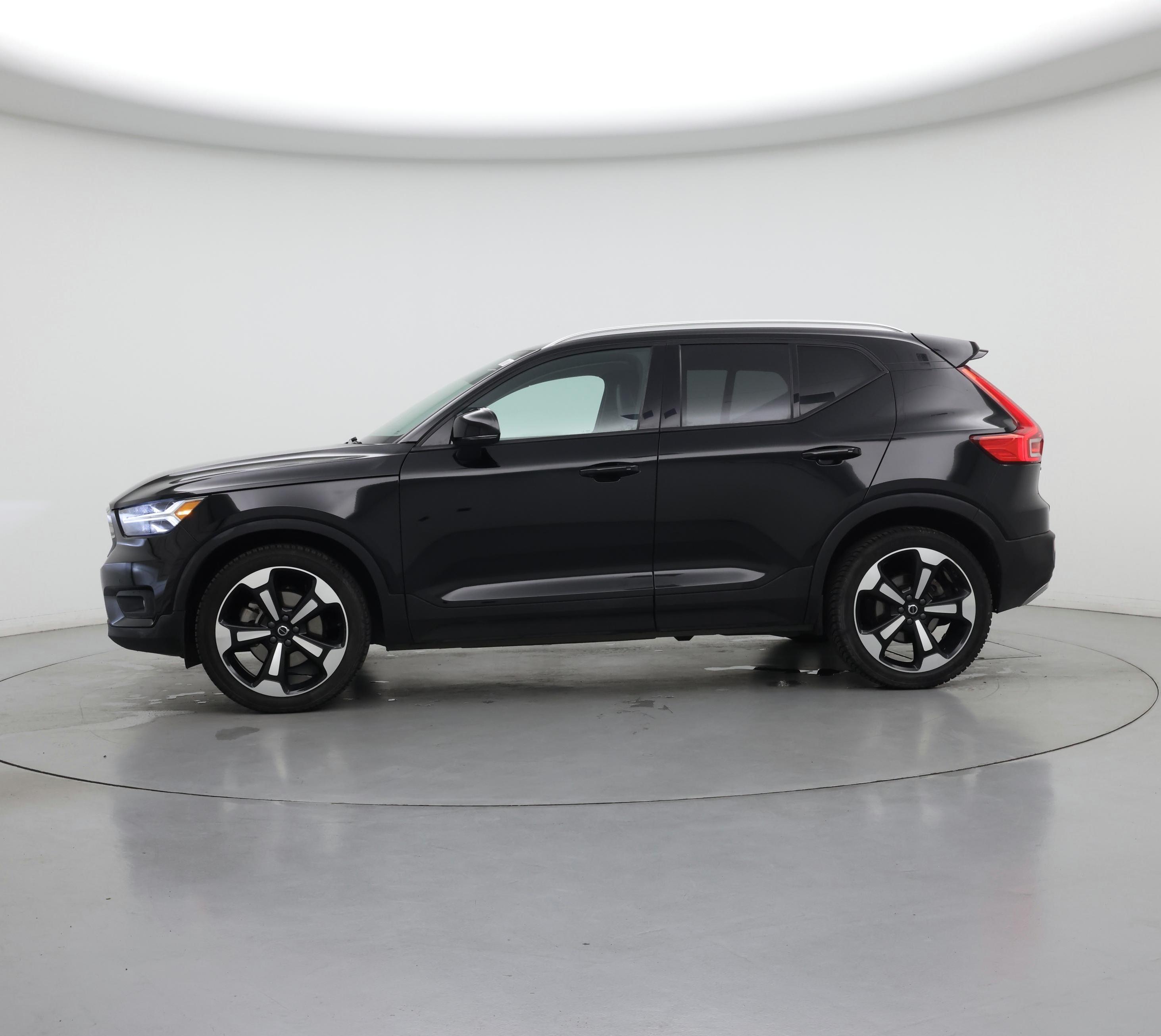 Thumbnail: 2021 Volvo XC40 - 3